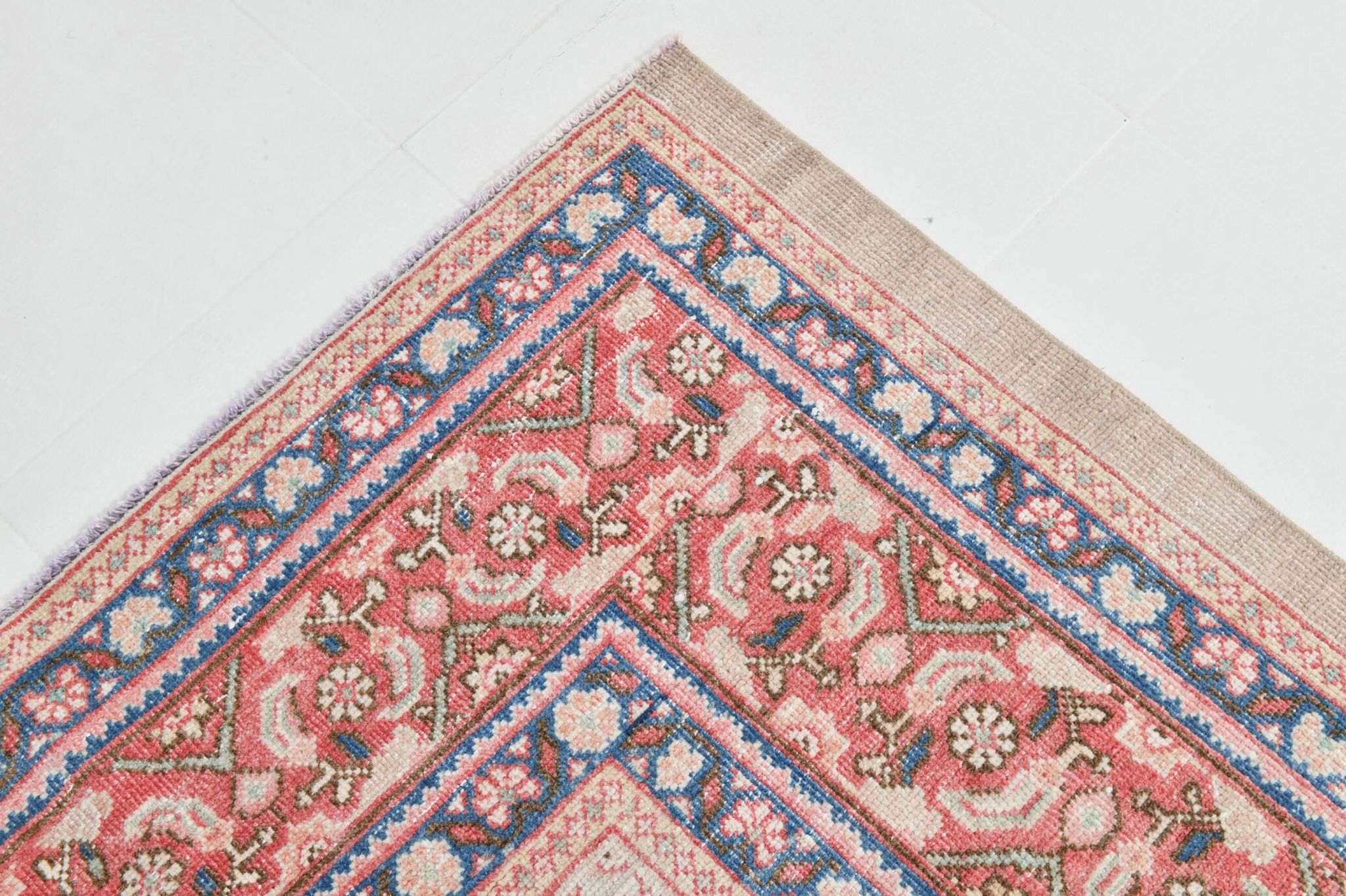 Tapis persan classique rose et bleu