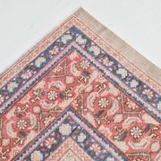 Tapis persan classique rose et bleu
