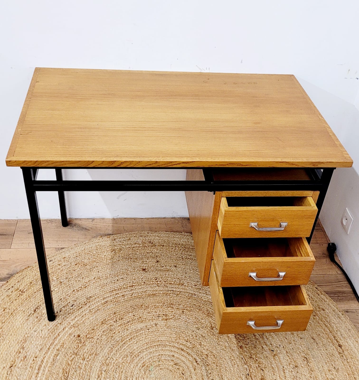 Bureau en bois et métal