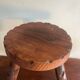 Tabouret tripode en bois