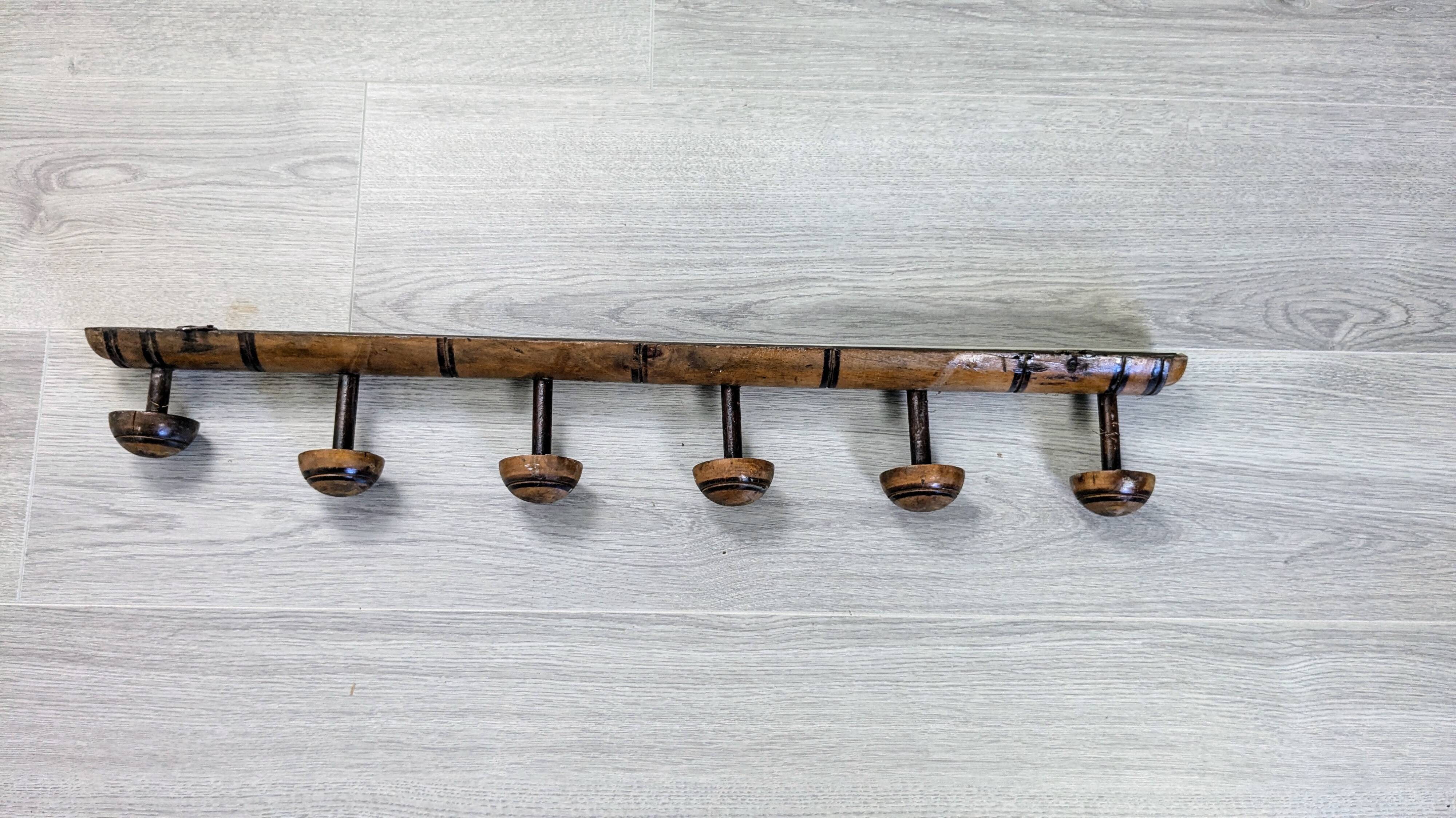 Vintage bamboo carved wood coat rack with 7 hooks – Natural elegance