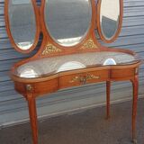 Old kidney dressing table