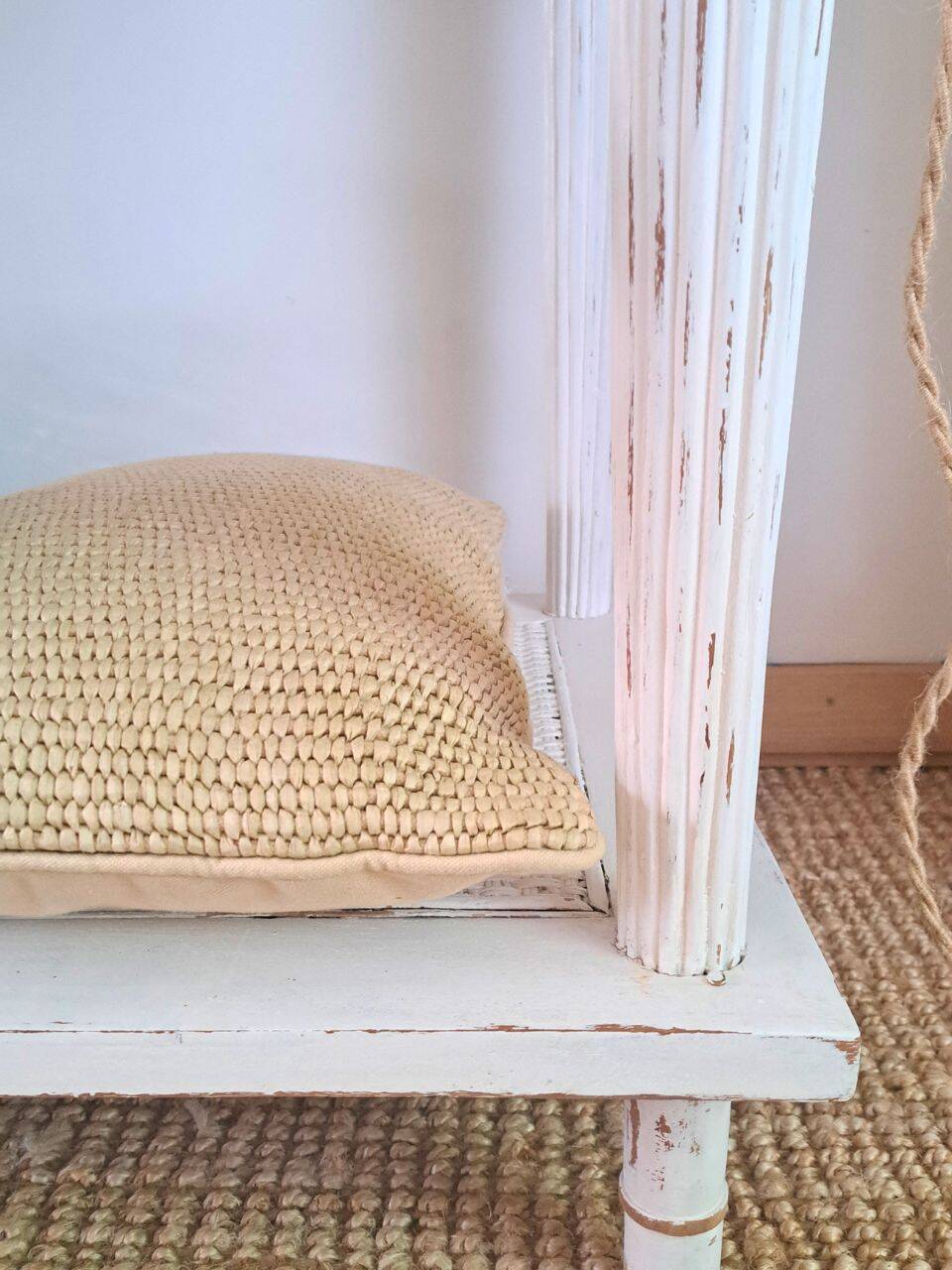 Console table in wood and white rattan