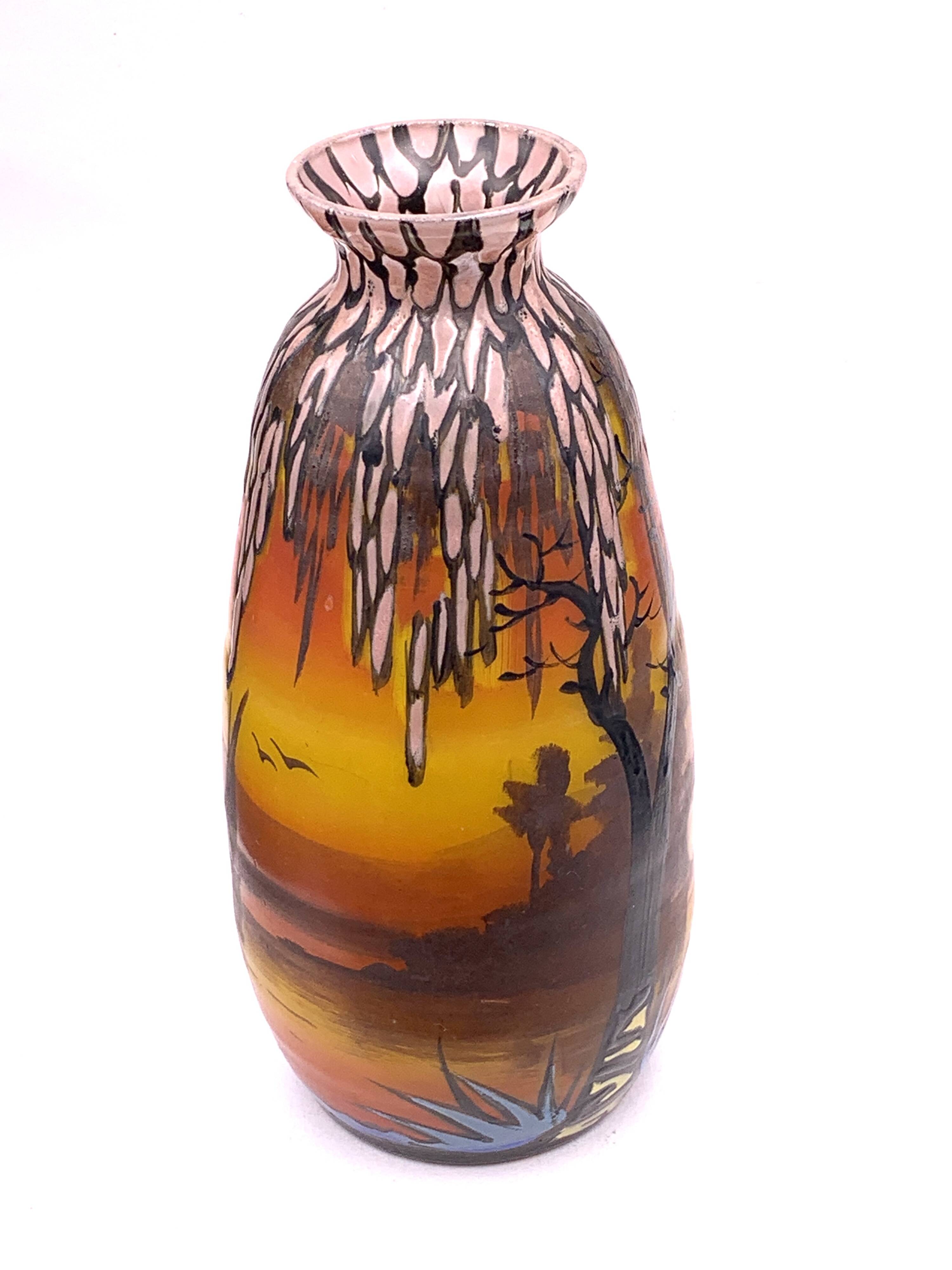 Vase Art Déco en verre peint et émaillé, signé Clio, circa 1920