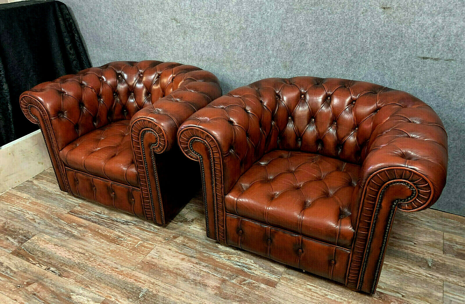 Pair of Chesterfield club armchairs in burgundy circa circa 1920 upholstered leather