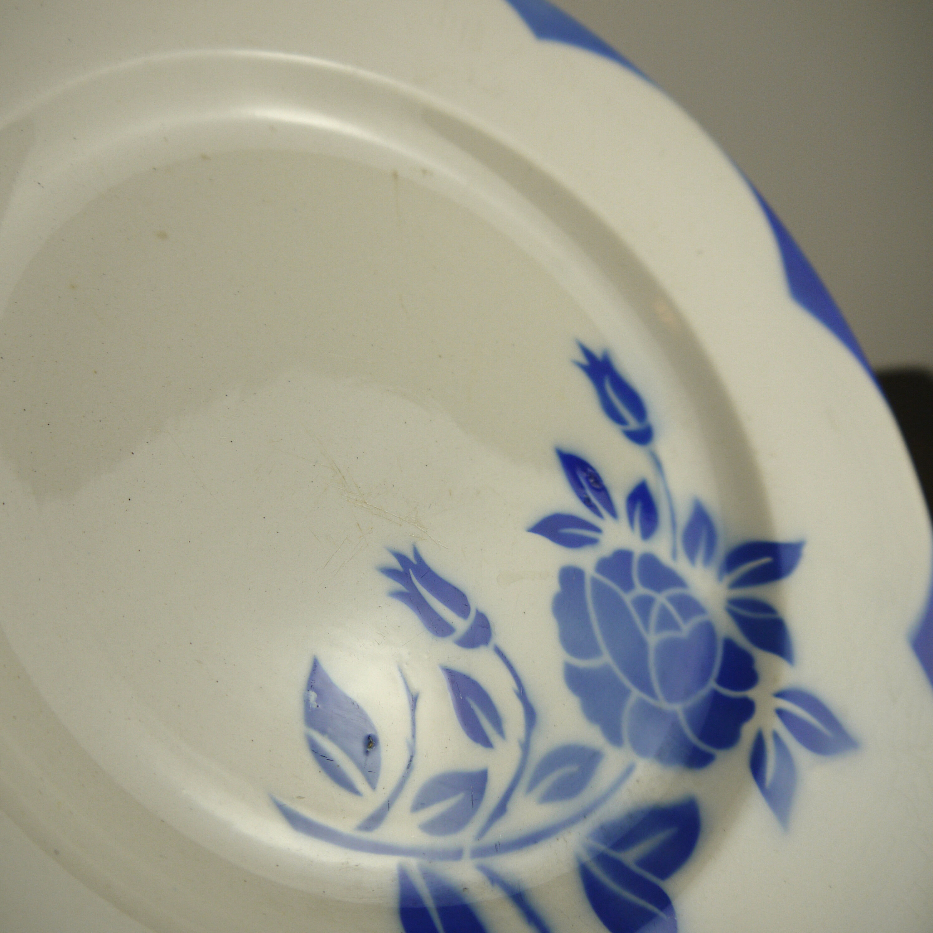 Plat en faience Digoin Corsica