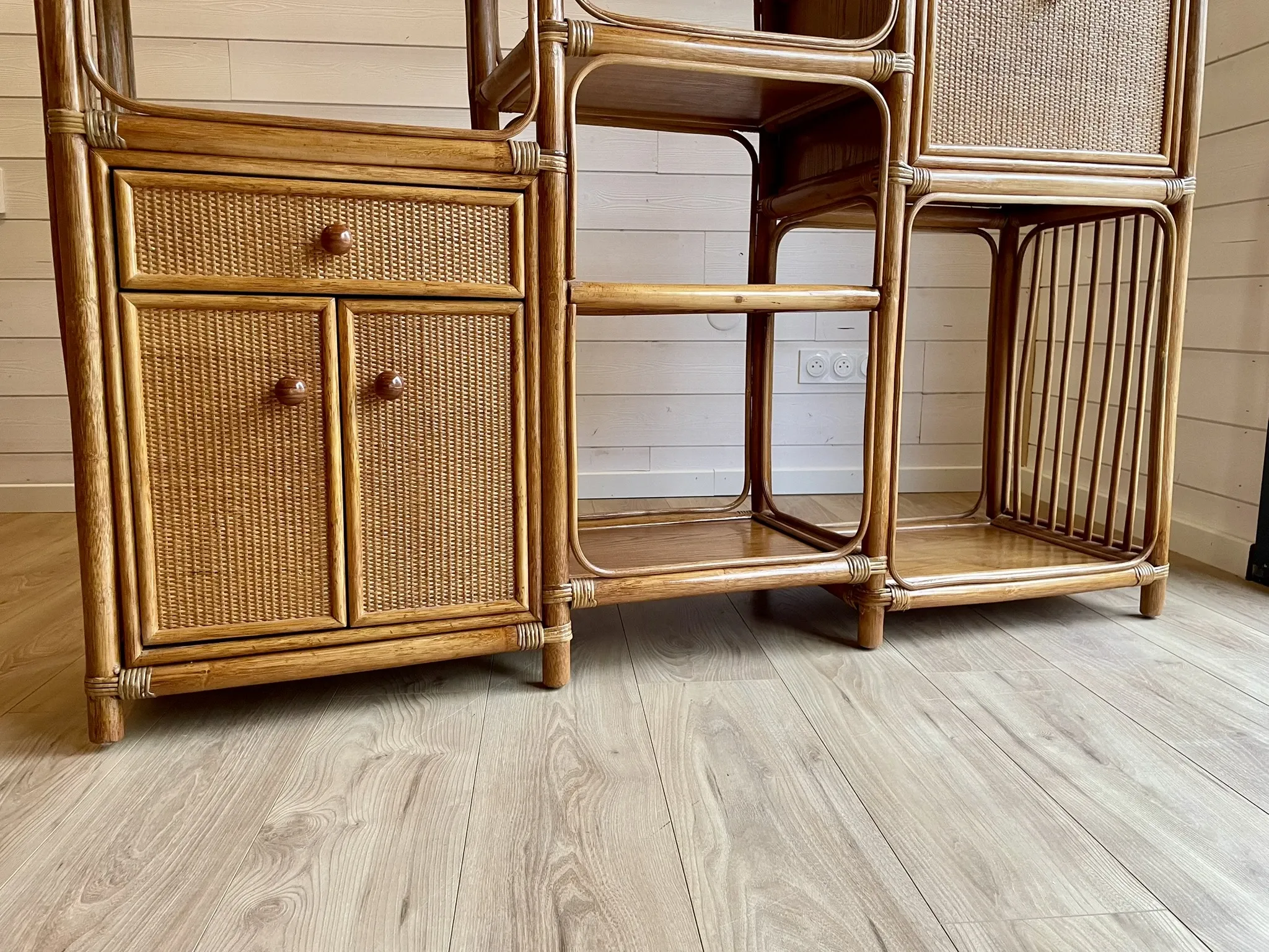 Large arch bookshelf "Pacific Rattan" sun cane bohemian chic
