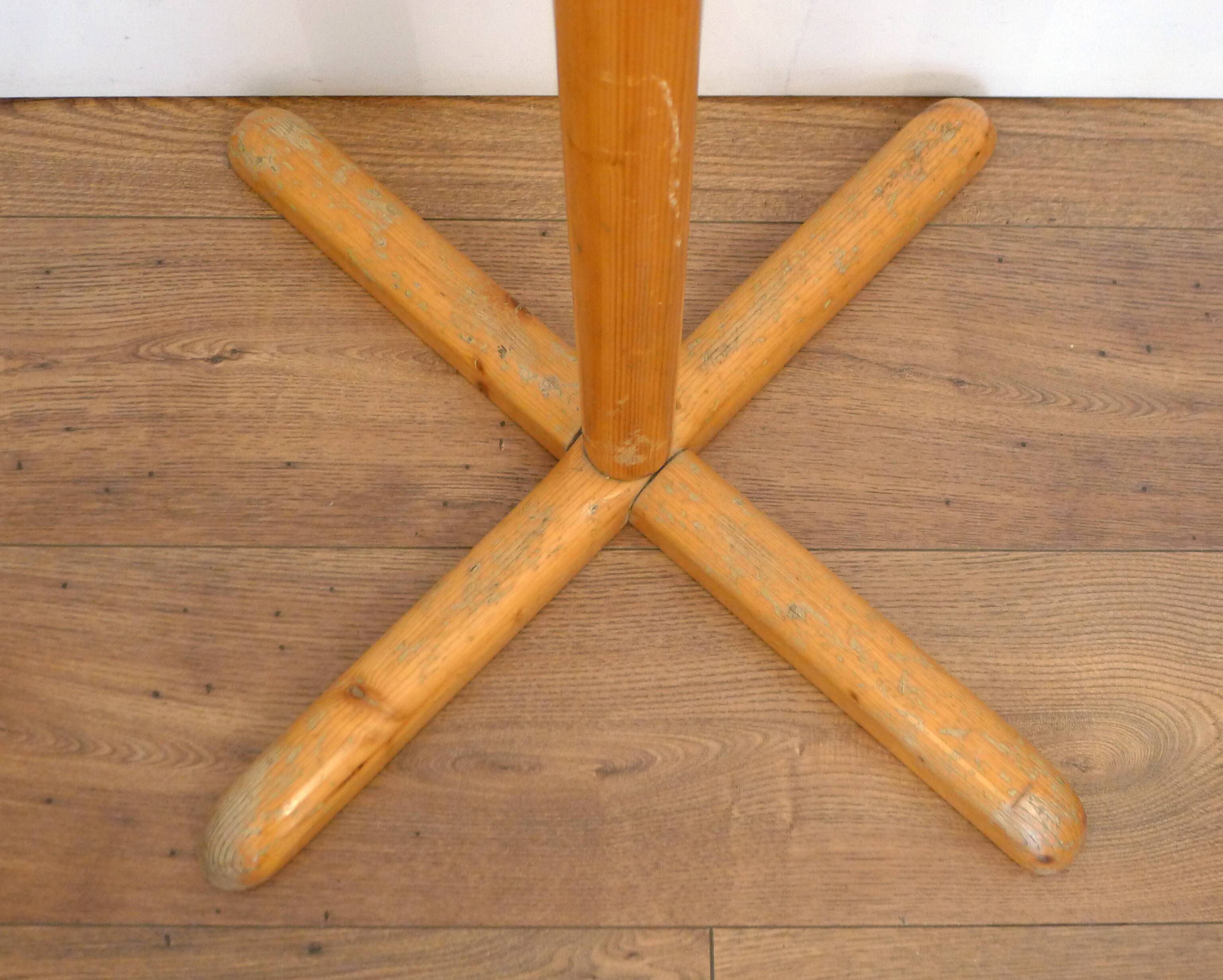 Satellite coat rack, 6 ball hooks on pivot, made of wood (pine)