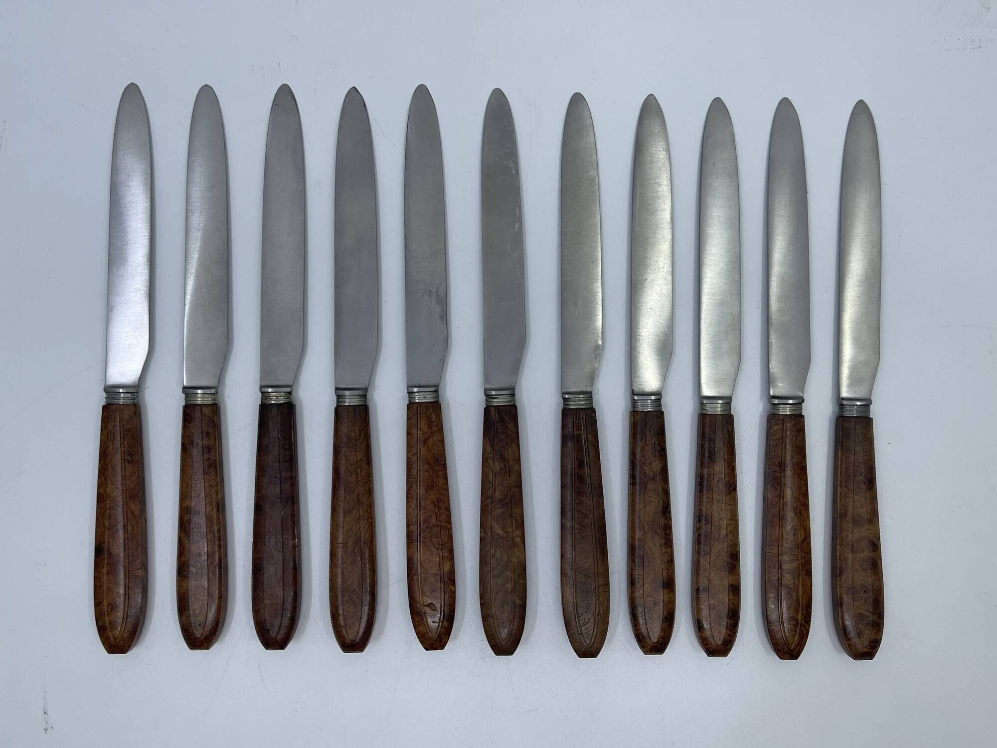 11 couteaux à dessert manche en bois d'amourette décor filet