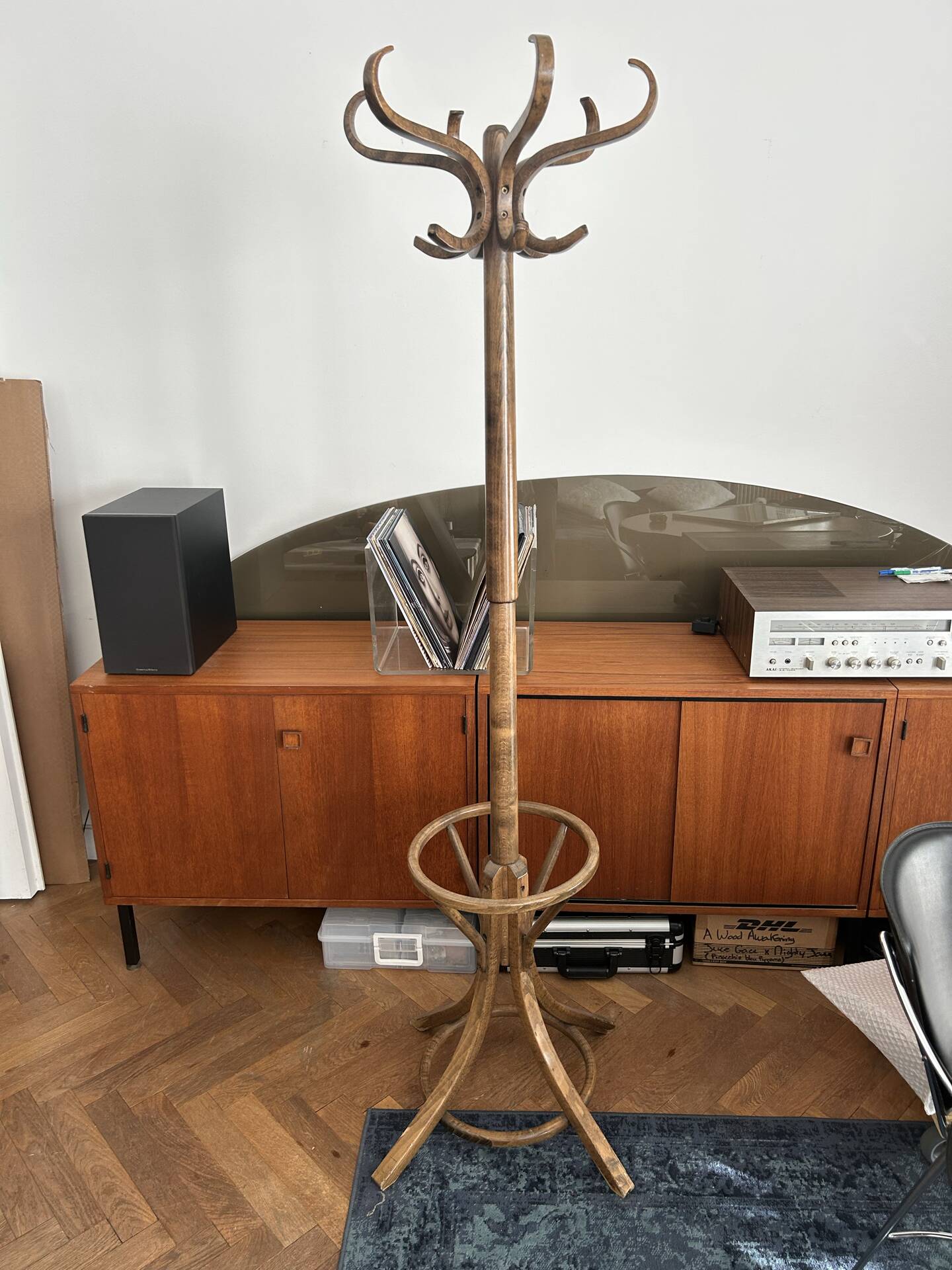 Baumann coat rack, swivelling parrot design from the 60s/70s in wood.