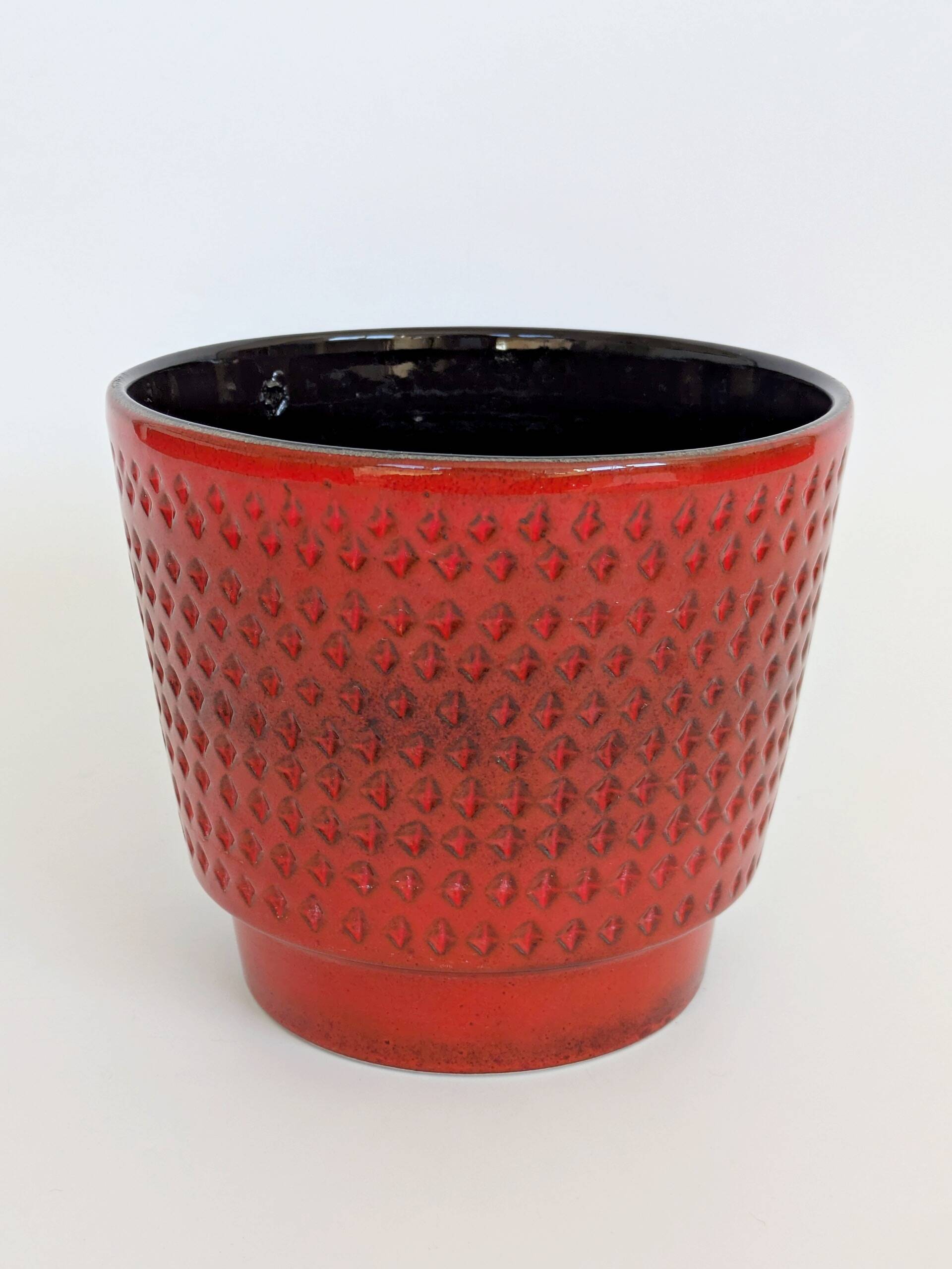 Grand cache-pot vintage en céramique allemande, texture fraise rouge