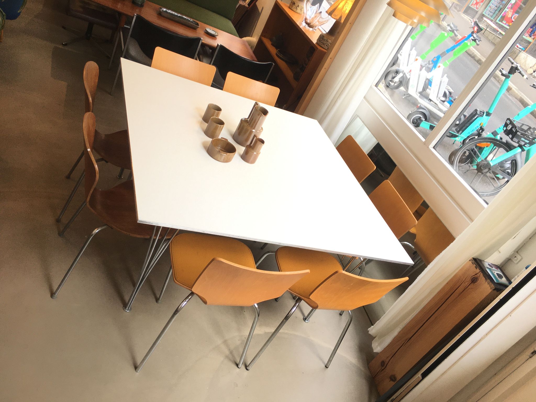 Table carrée d'Arne Jacobsen & Bruno Mathsson