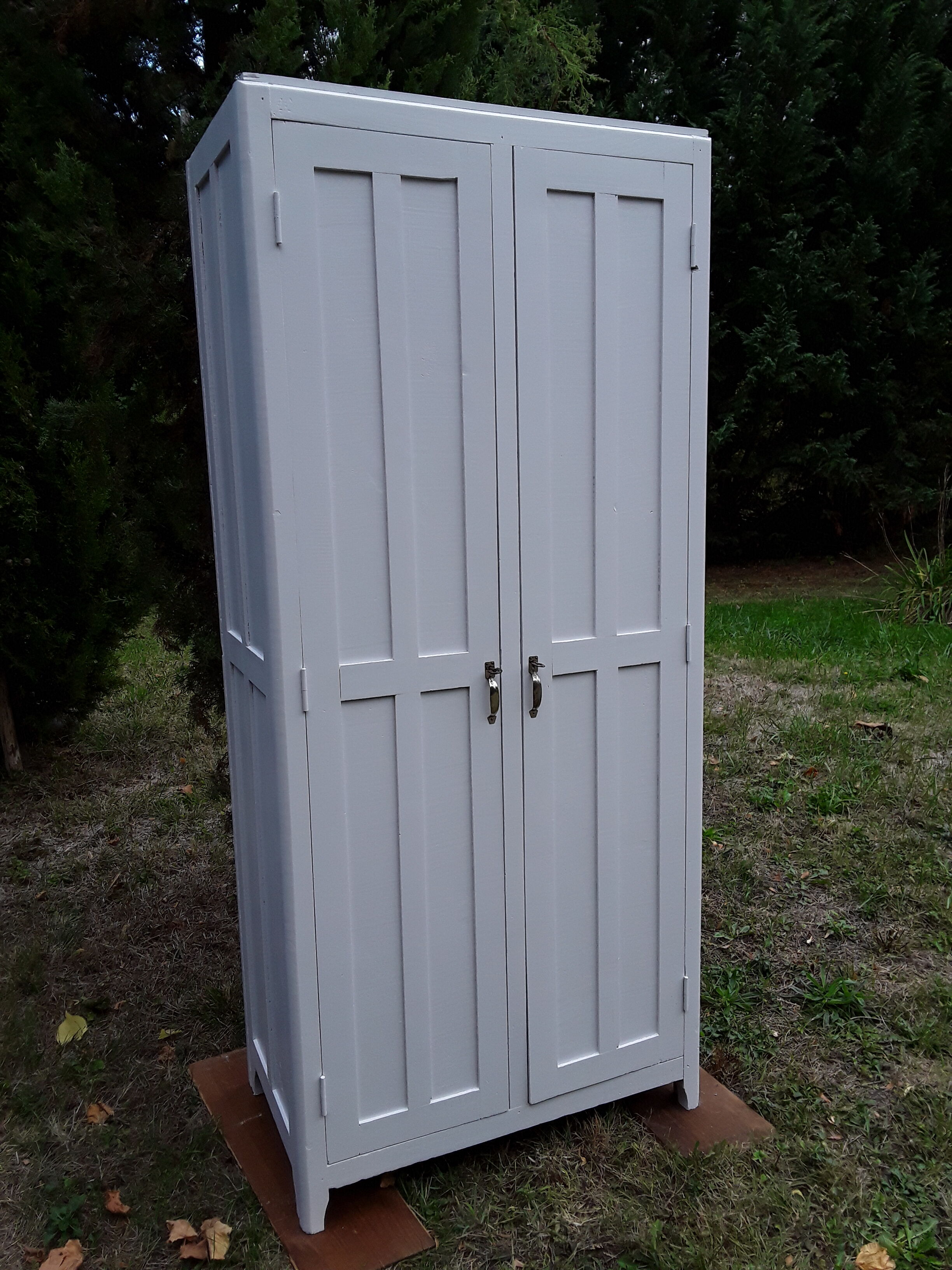 Paris wardrobe white gray