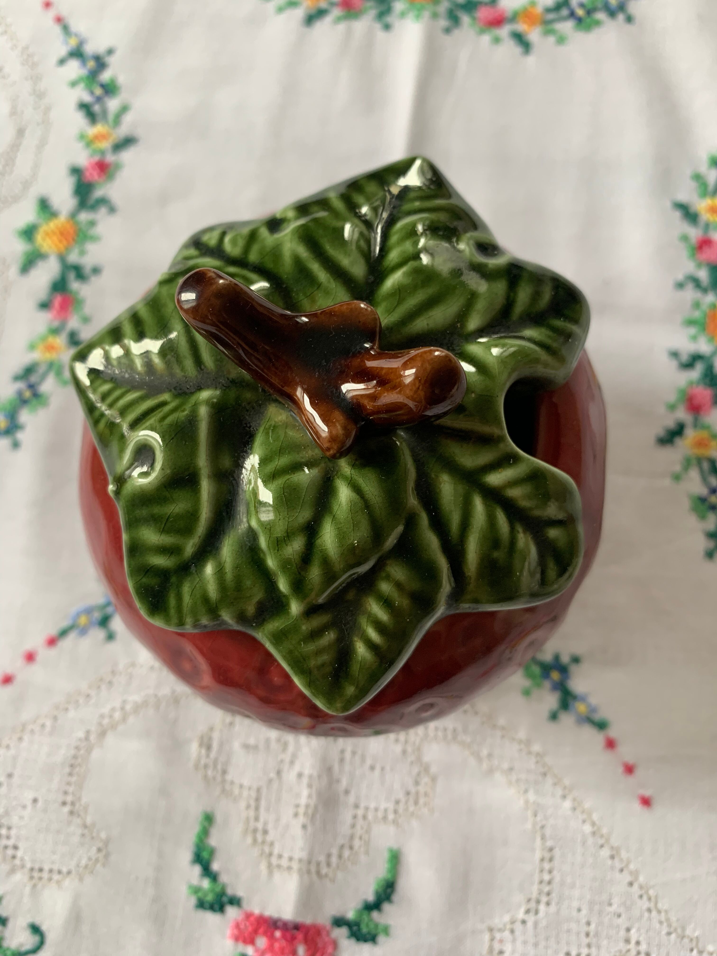 Strawberry-shaped slurry pot