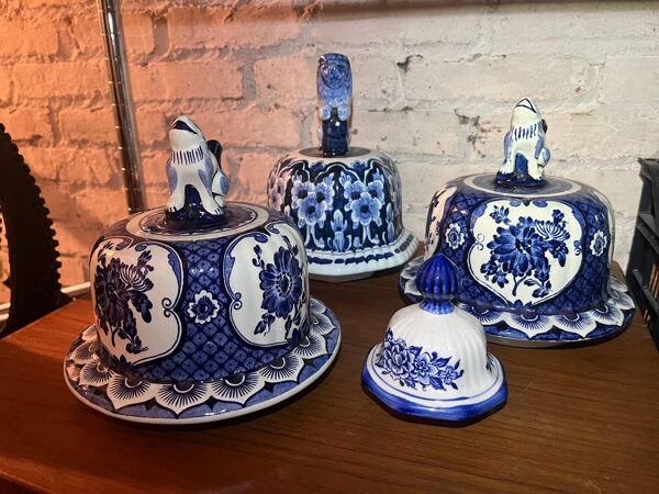 Vintage Delft Blue Ginger Jar: Blue and white ceramic vase