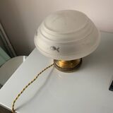 Old table lamp in brass and engraved opaline