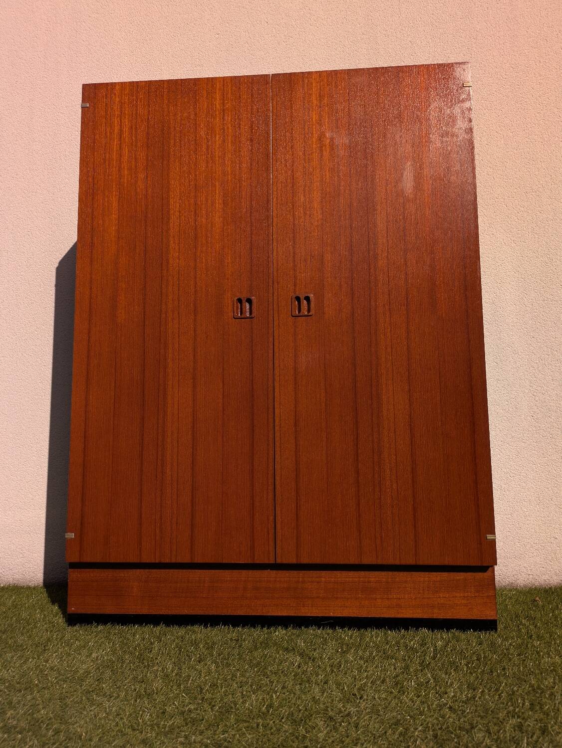 Vintage compact Scandinavian teak cabinet/sideboard, 1960s