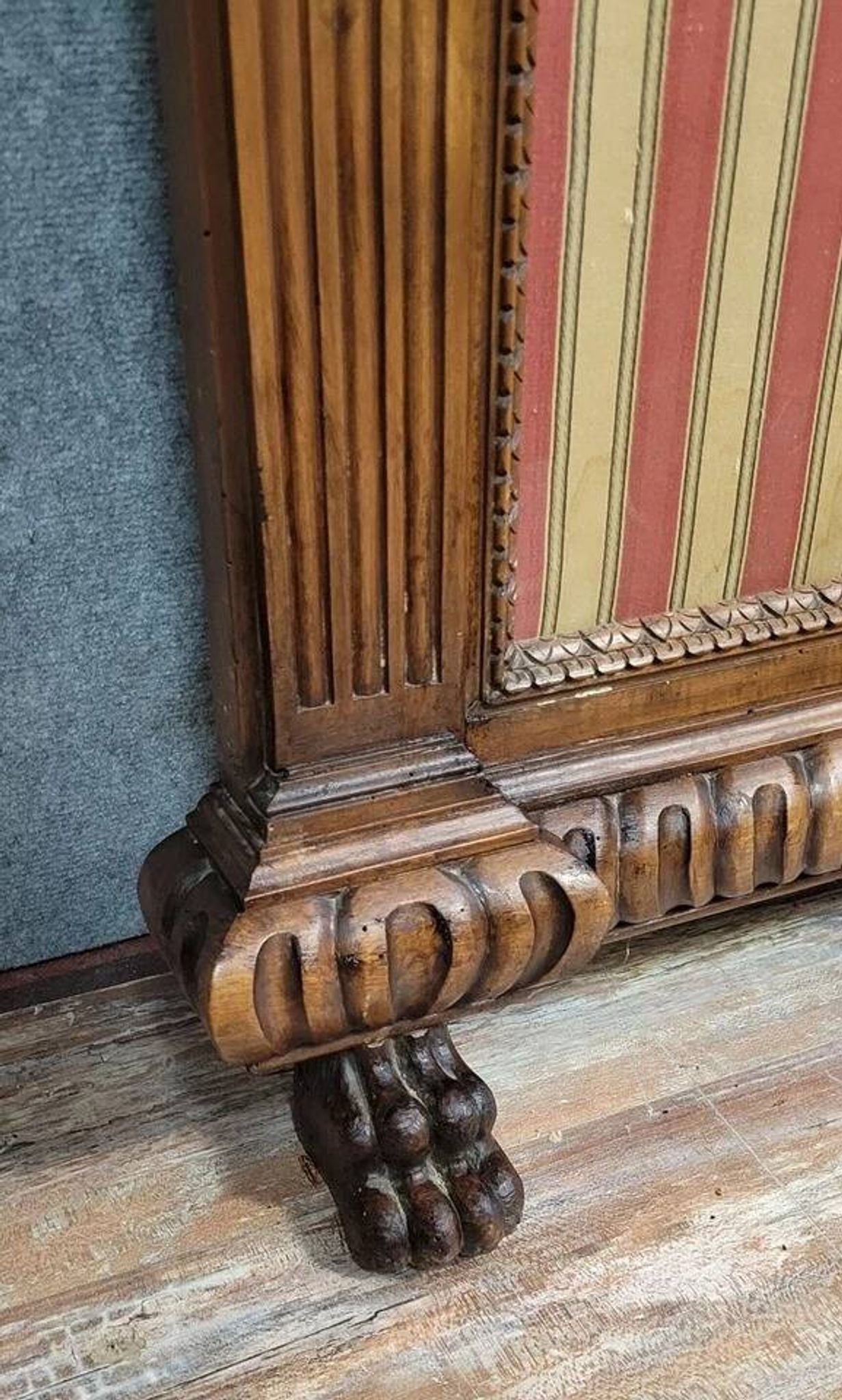 Large Renaissance-style coat rack in walnut from around 1850.