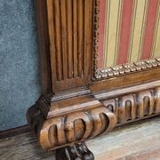 Large Renaissance-style coat rack in walnut from around 1850.