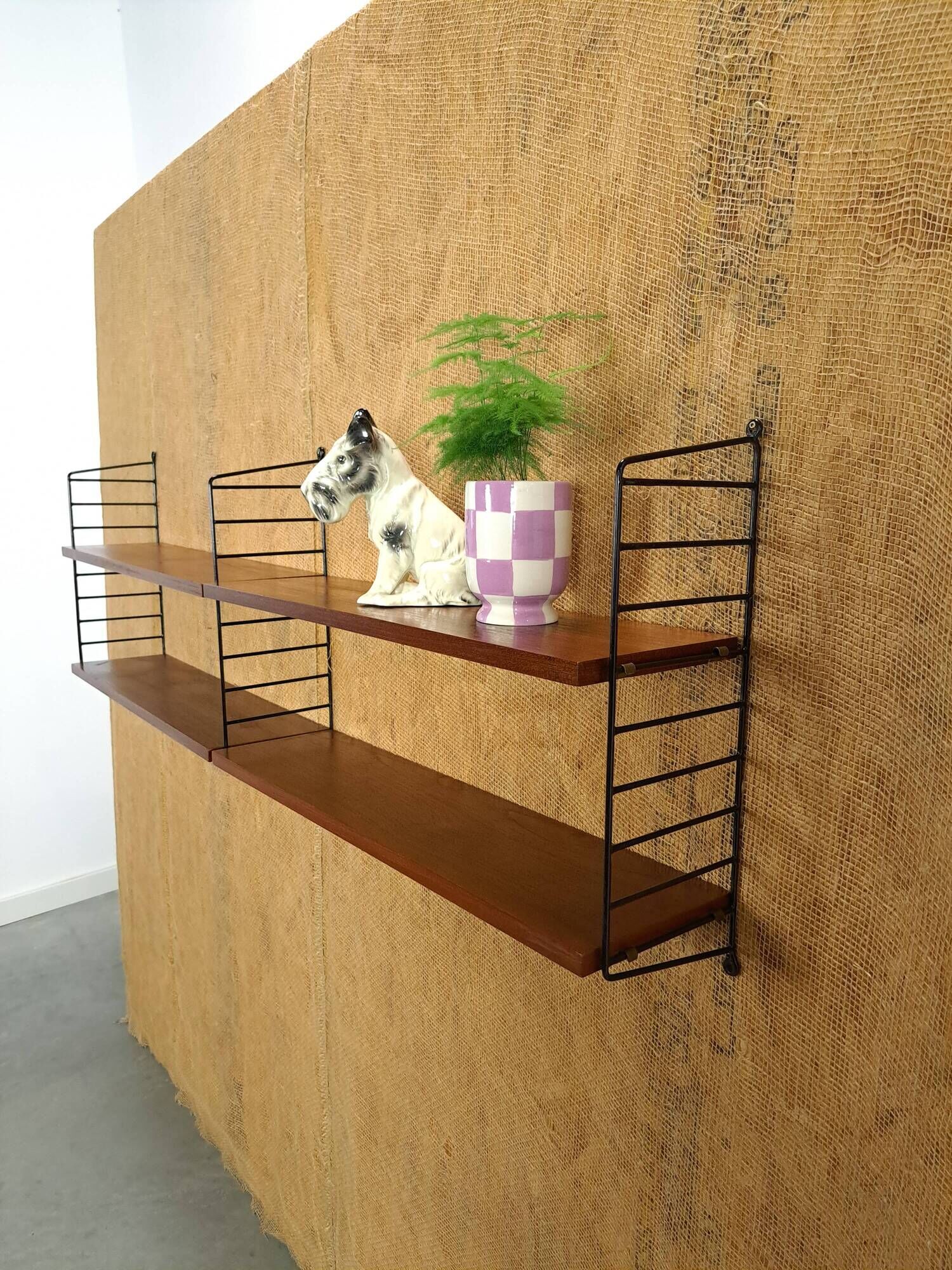 Nisse Strinning Breed String wandrek met zwart stalen houders en 4 planken