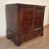 Commode italienne à quatre tiroirs en noyer de la fin du XIXe siècle