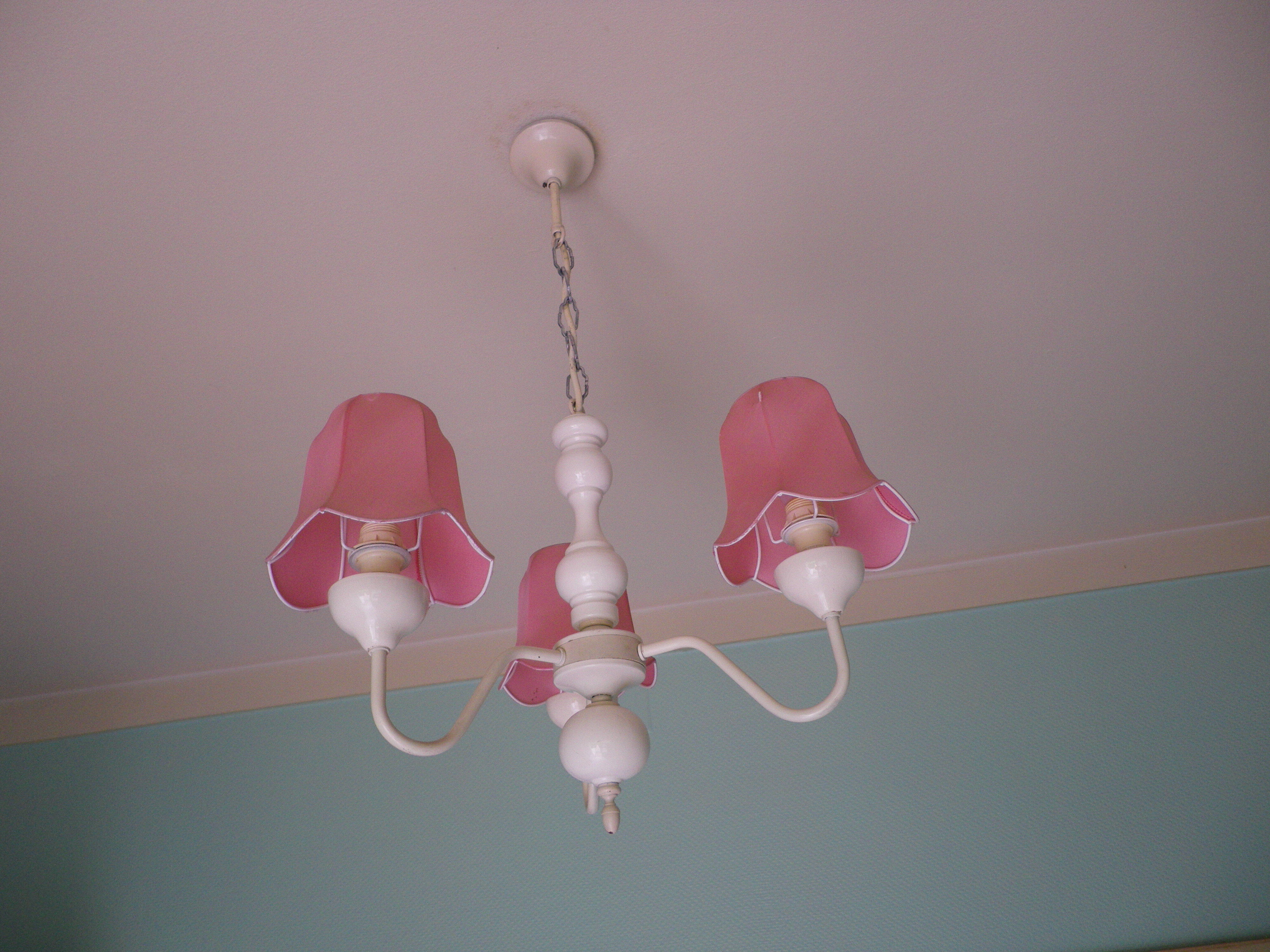 Lasuffed white metal suspension - 3 pink lampshades