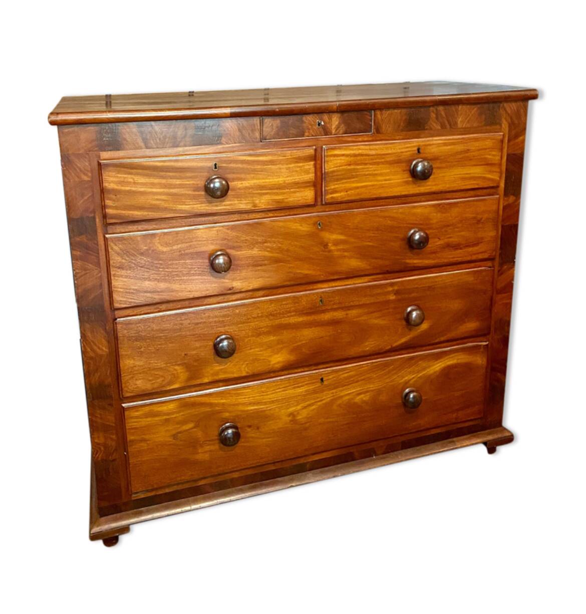 Vintage English chest of drawers