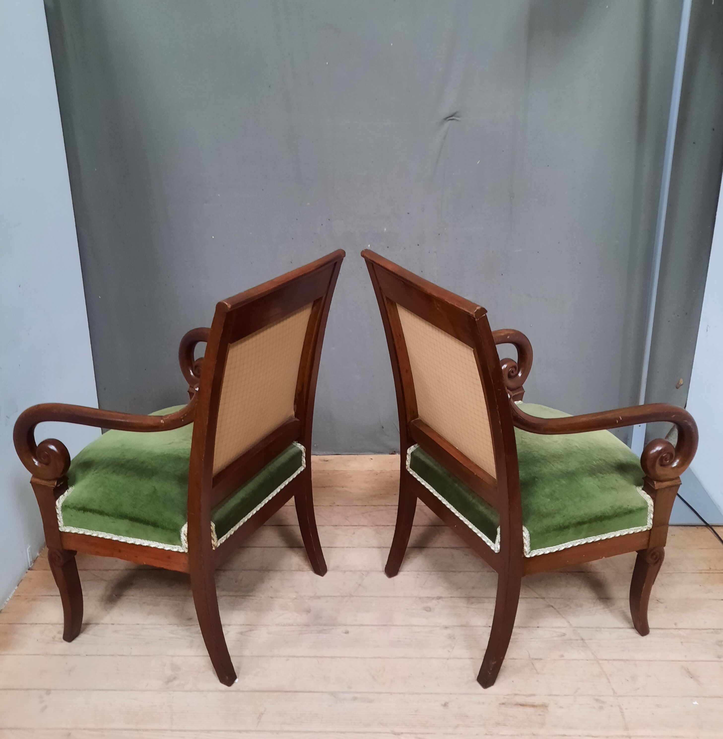 Pair of armchairs with acajoi butts