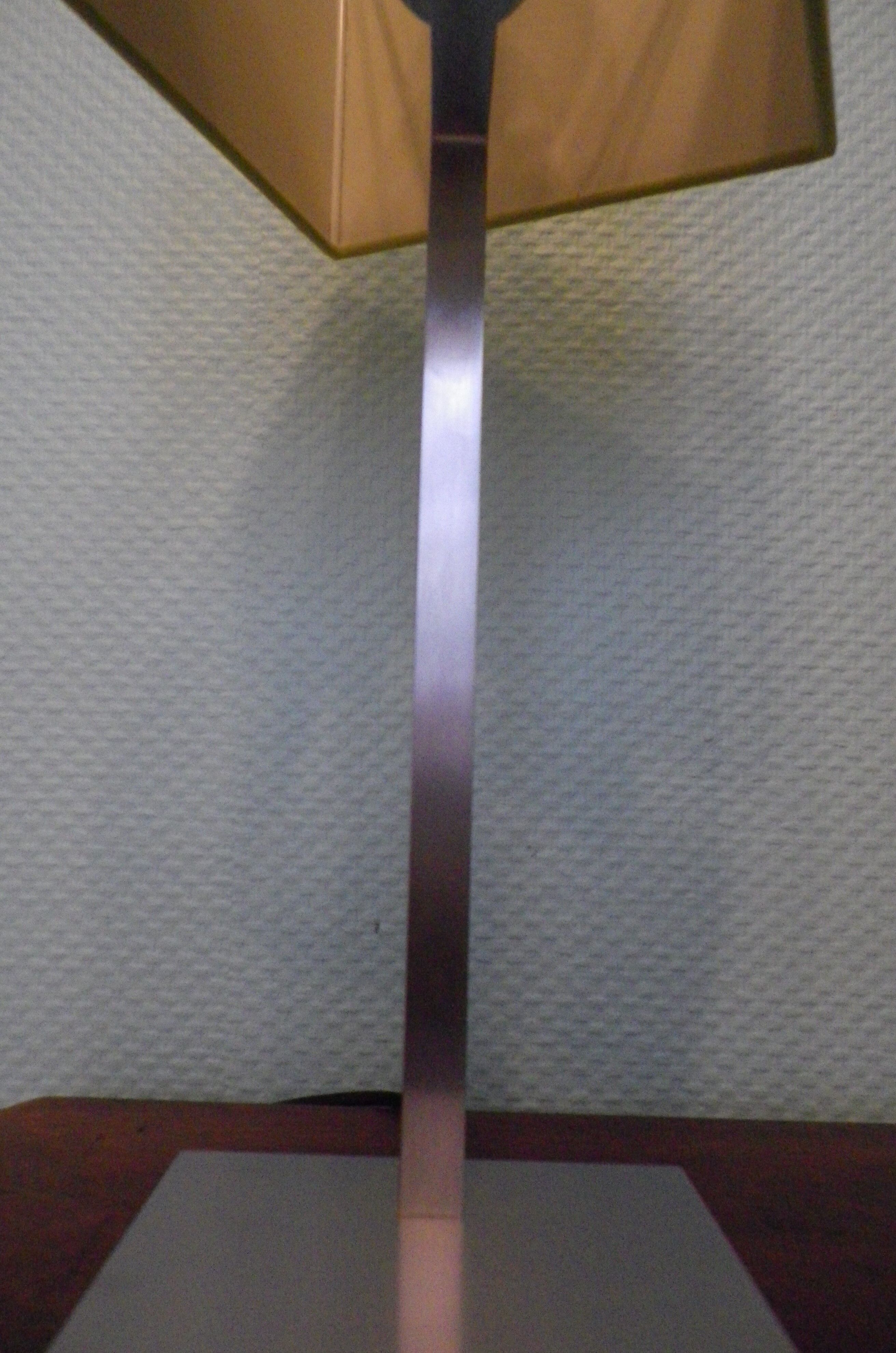 Lampe Stéphane Davidts modèle Faras chrome satiné, abat jour vert amande - Belgique