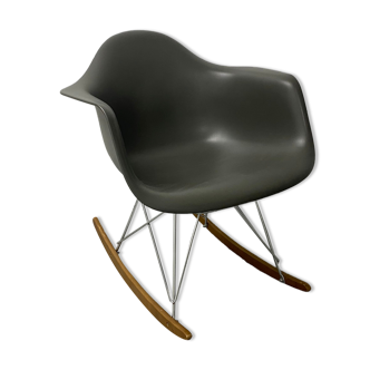 Armchair RAR by Charles and Ray Eames edition Vitra