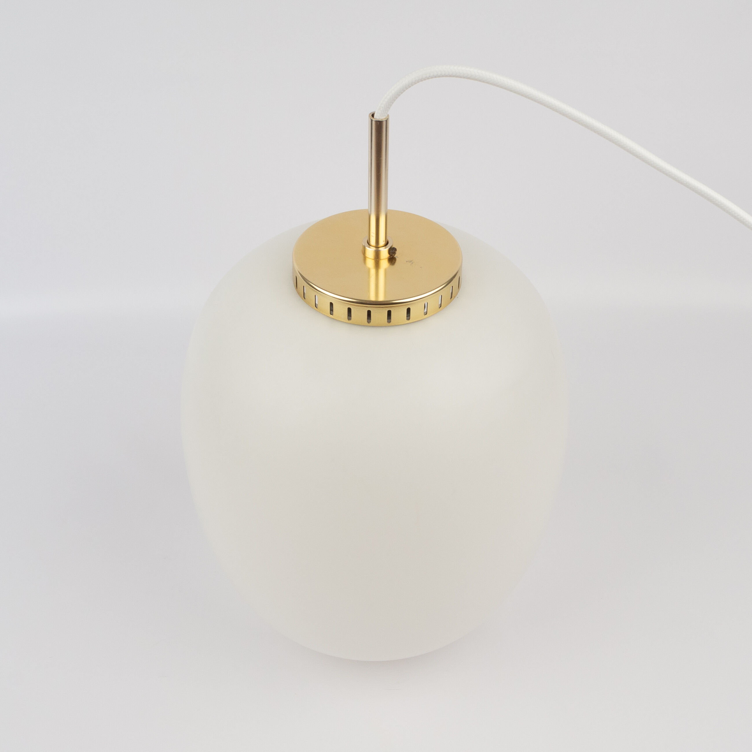 Suspension vintage danoise Kina par Bent Karlby, Lyfa, 1946