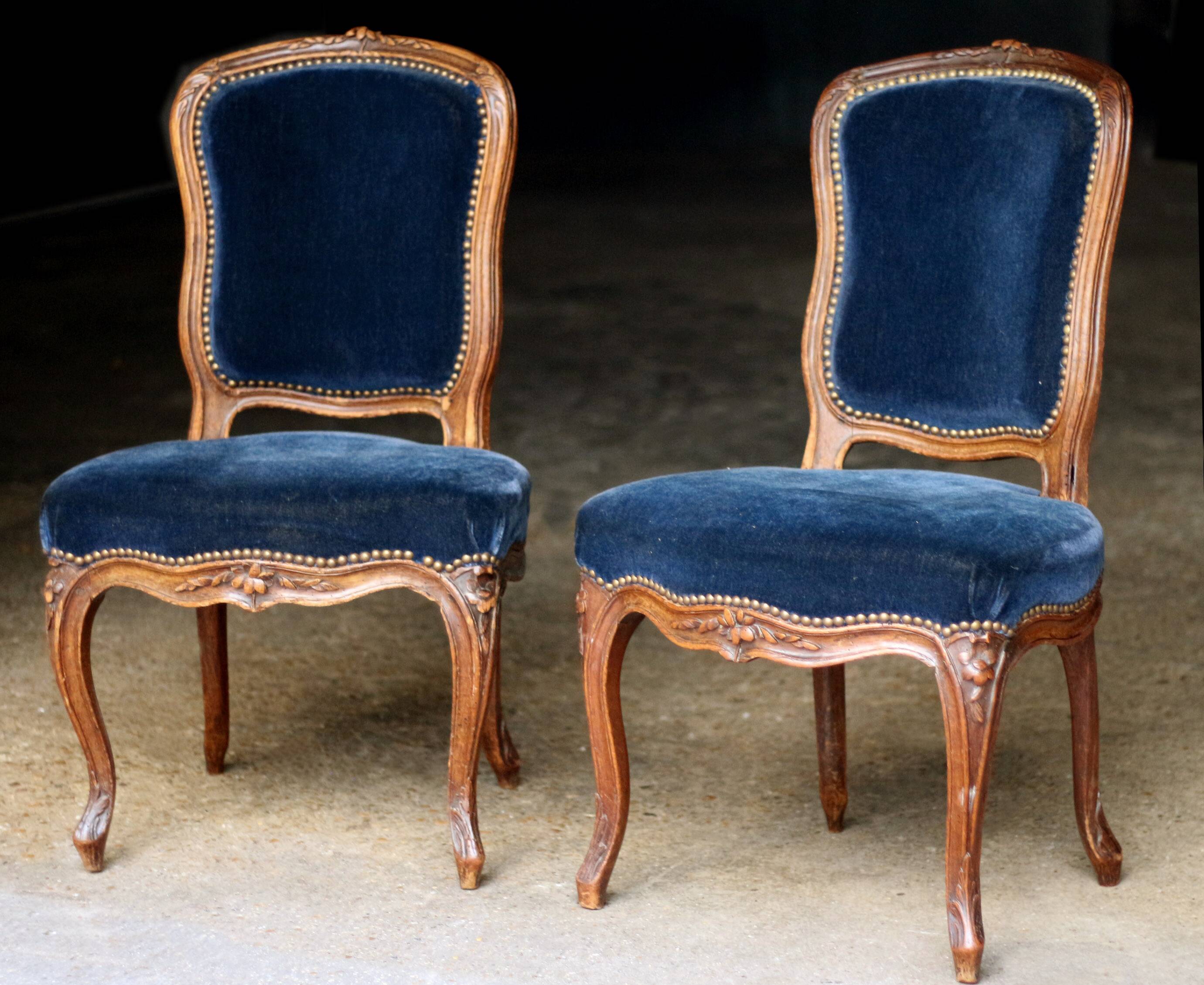 Adorable pair of low chairs from the 19th century. Wood and velvet fabric.