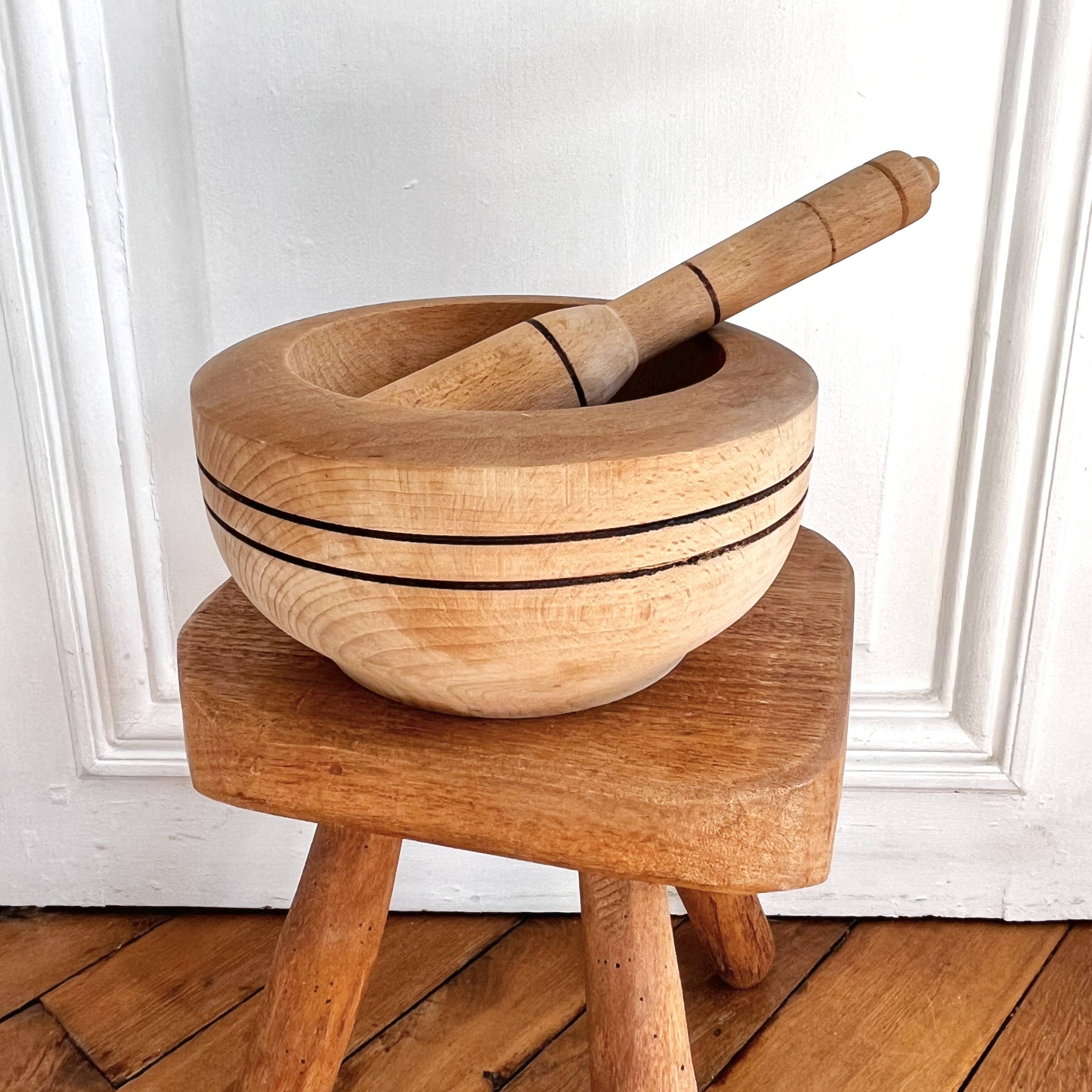 Mortier et pilon en bois vintage