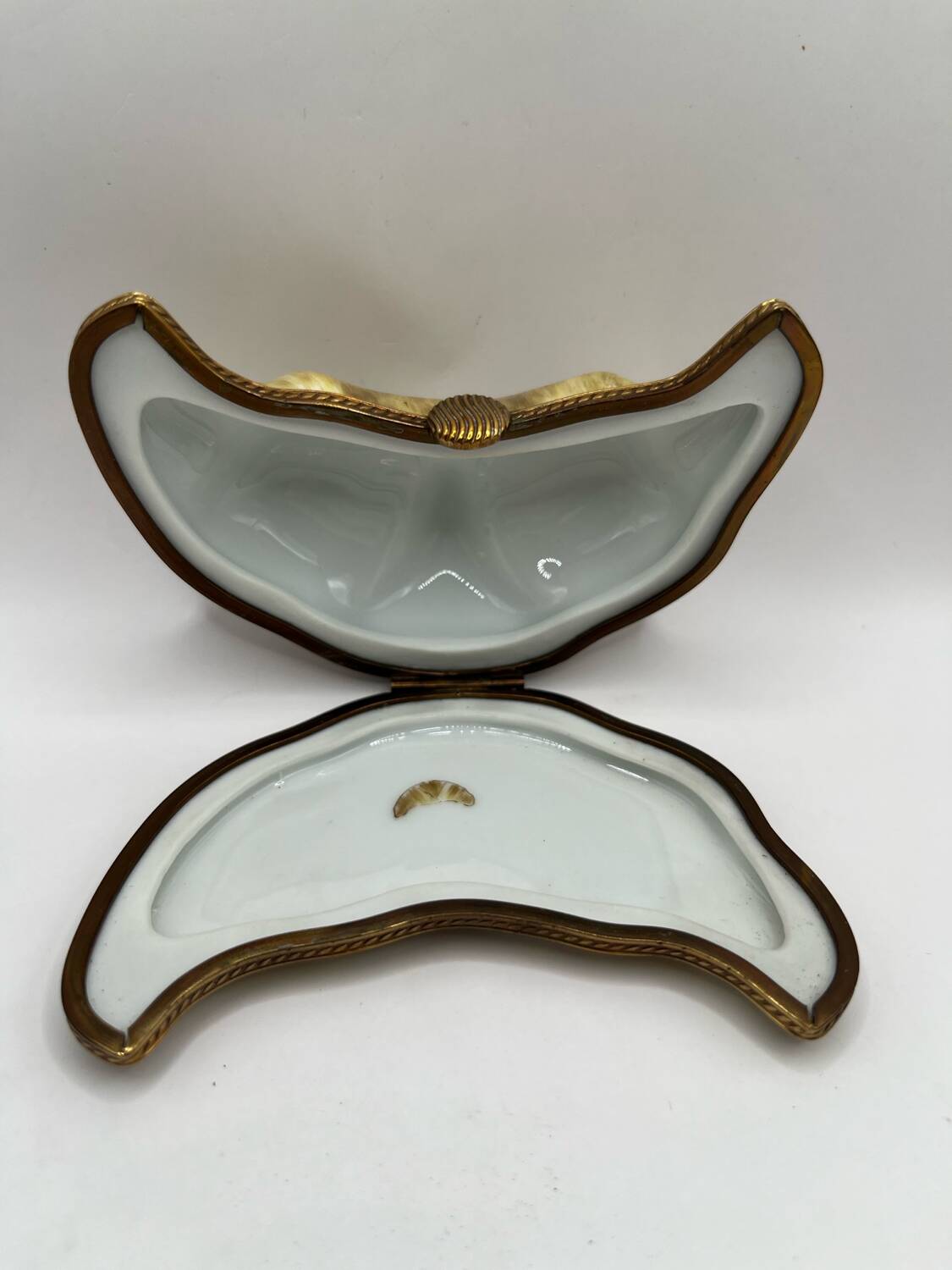 Porcelain box in the shape of a crescent