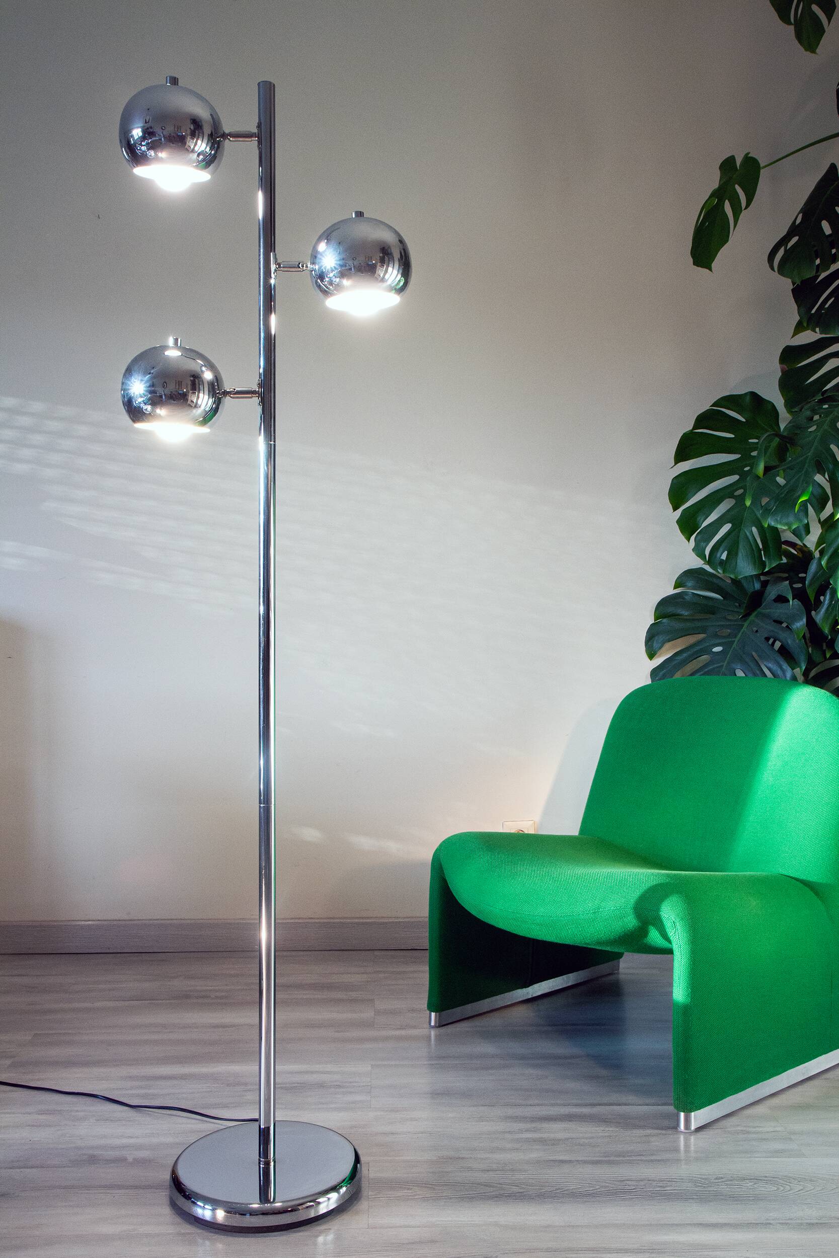 Space age eye ball floor lamp, chrome steel