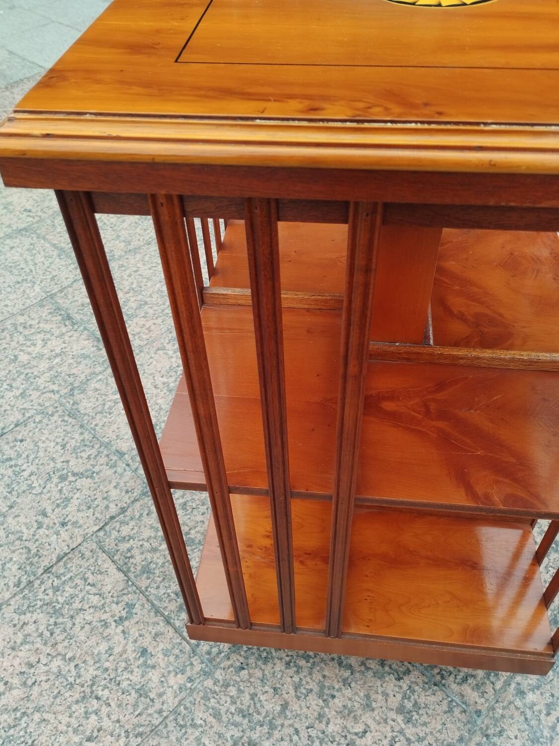 bibliothèque tournante ancienne