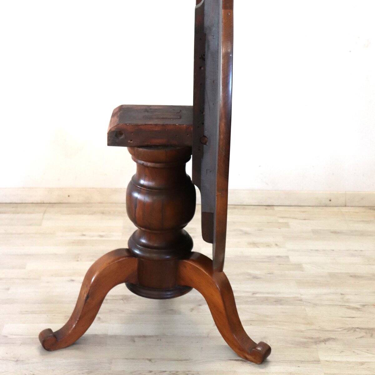 Antique Til Top Table In Walnut Inlaid, Italy Mid 19th Century
