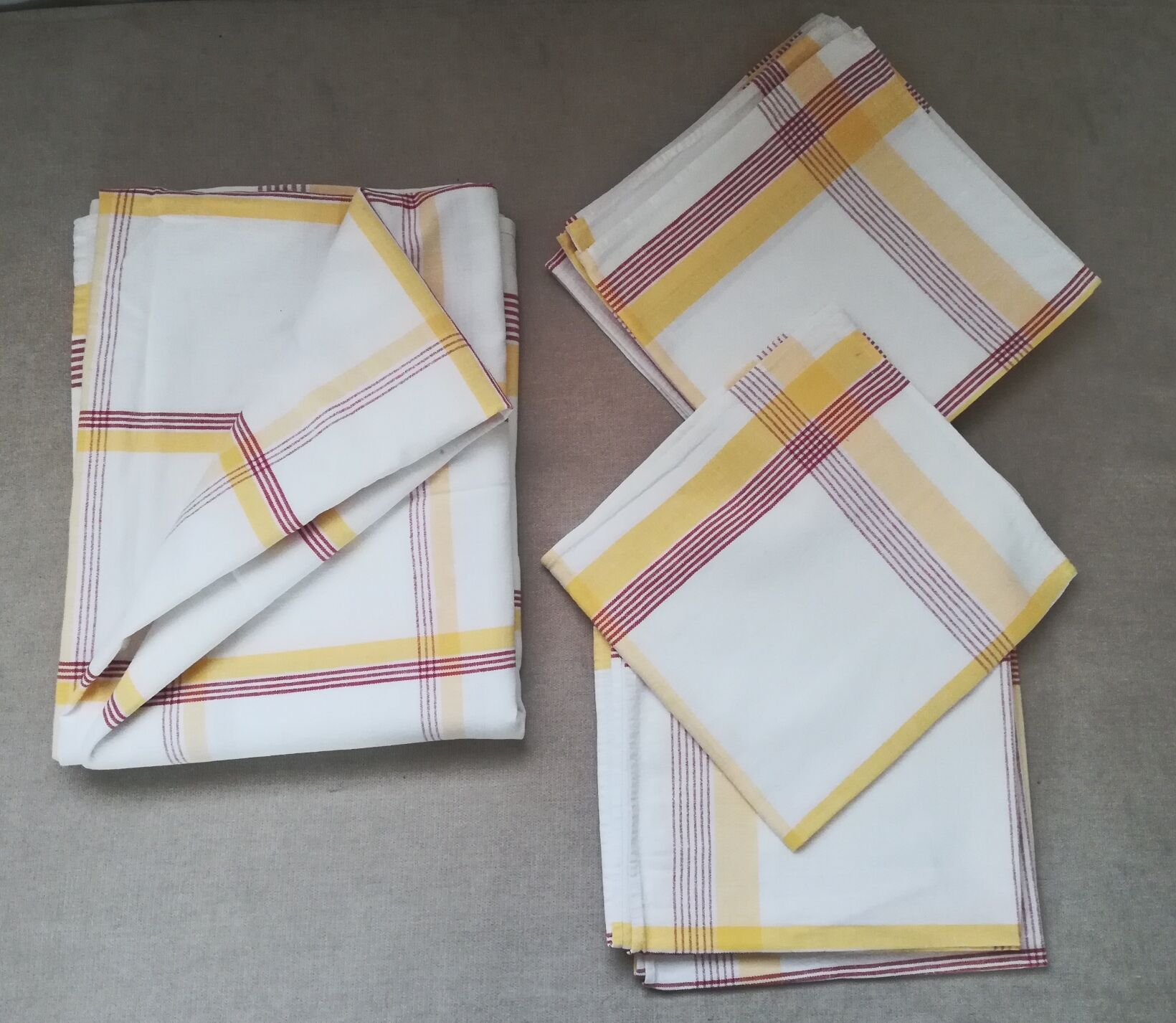 Tablecloth 220x150 and 10 towels