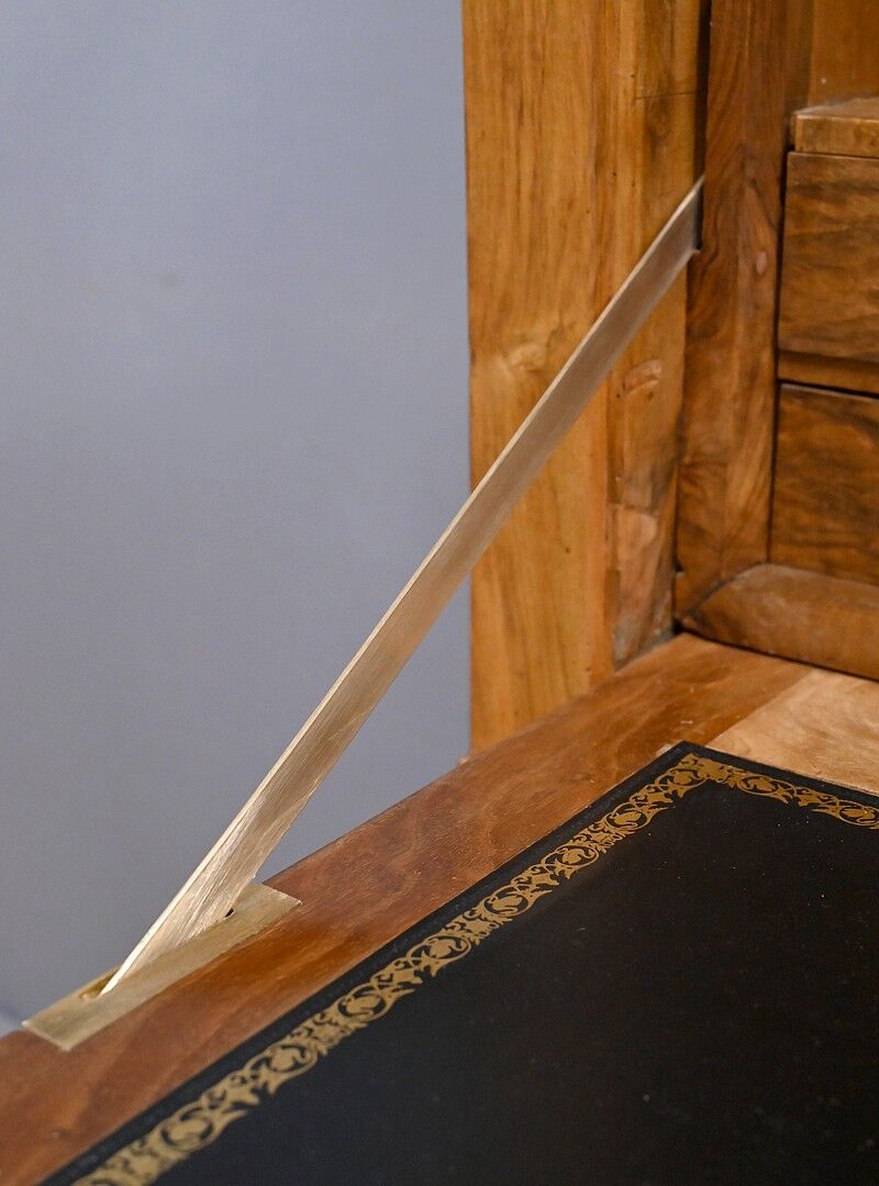 Secrétaire en noyer, style Restauration – Milieu XIXe