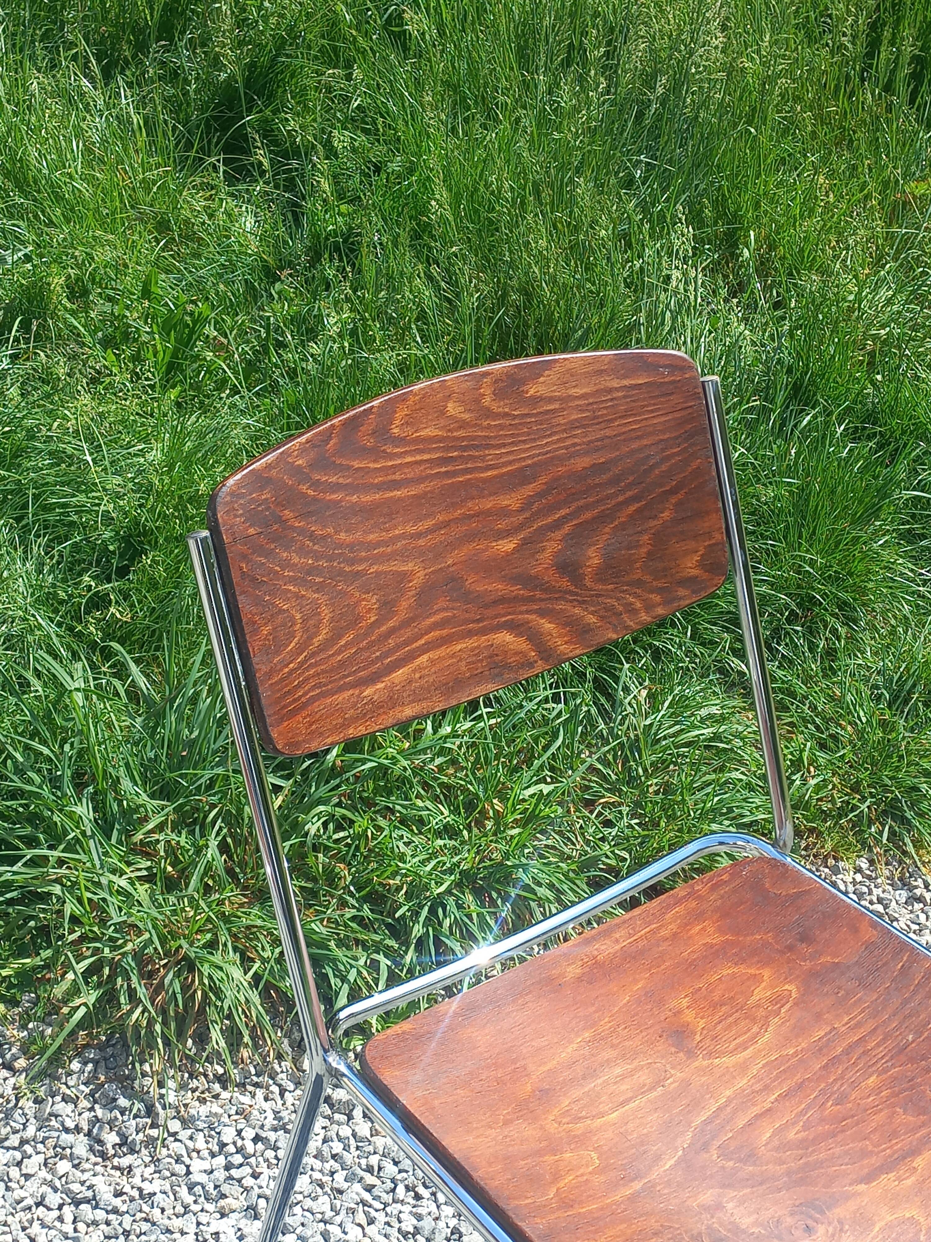Pair of 1970s designer chairs in chrome metal and wood.