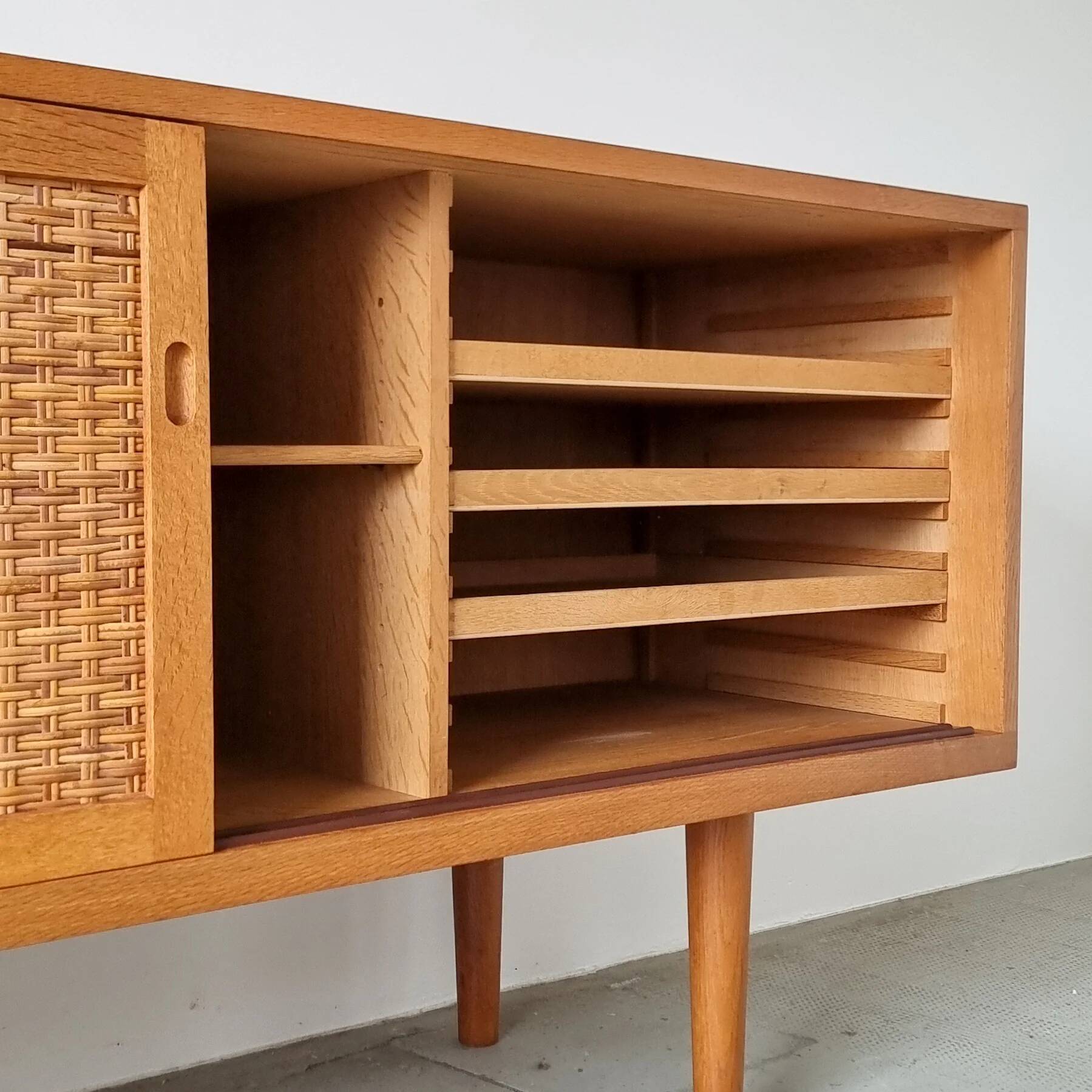 Enfilade Hans Wegner RY-26 rare in oak
