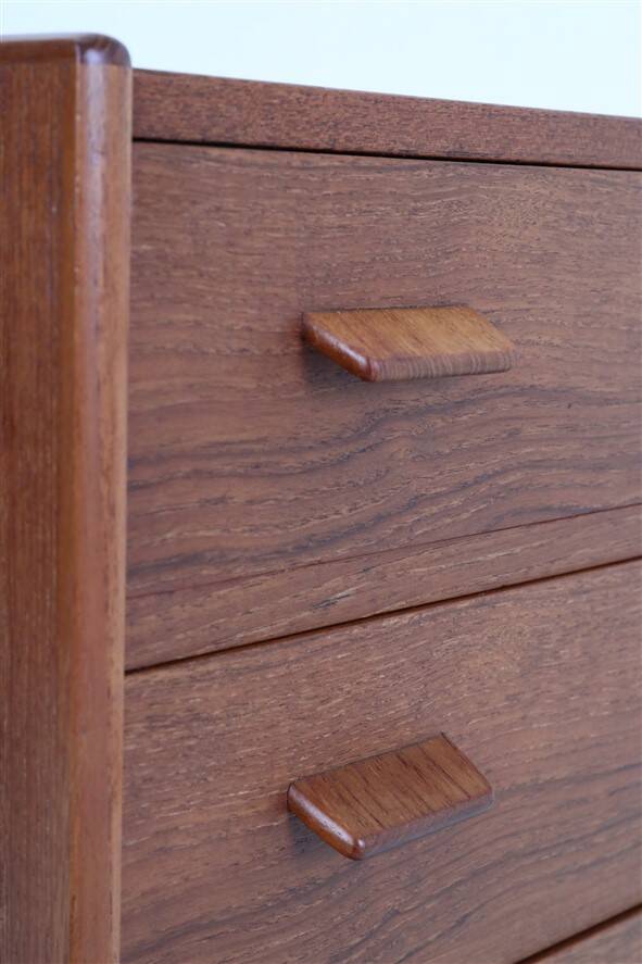 Rare teak chest of drawers by Carl Aage Skov for Munch Møbler / Mid-century Danish modern design / 1960s