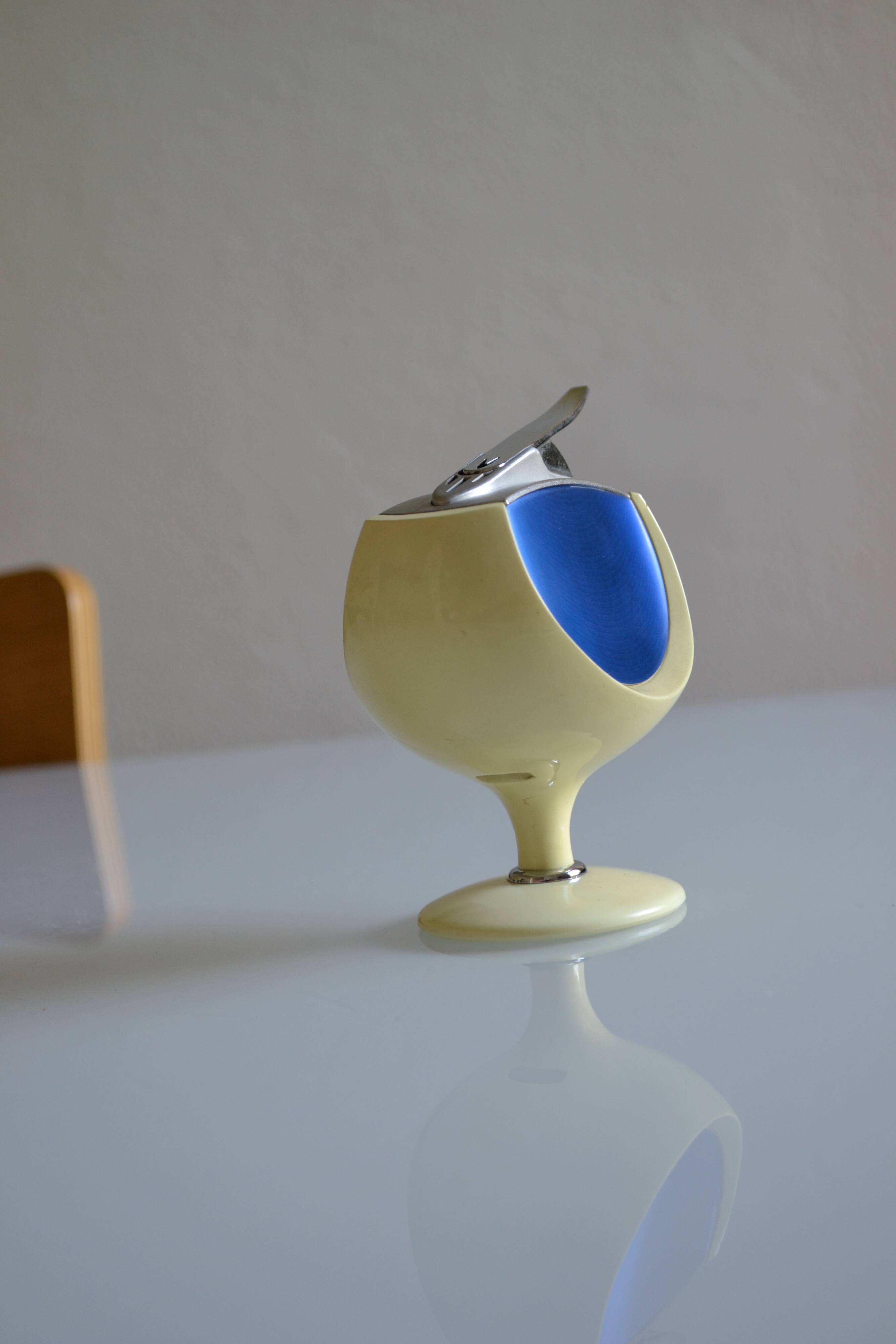 Maruman T26 Sharon table lighter Japan Space Age 1970 tulip base