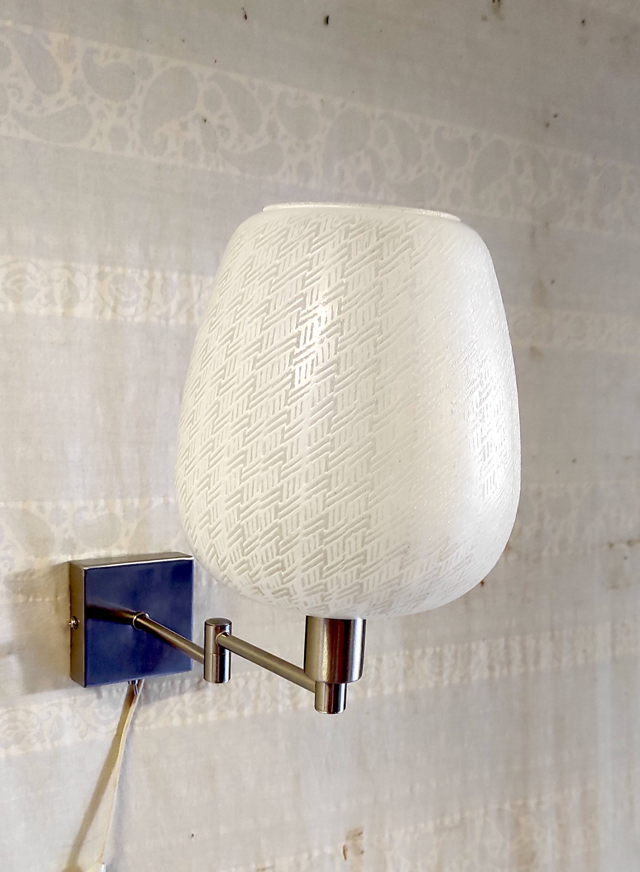 Wall lamp - reading light in chromed metal and opaline globe - 20th century