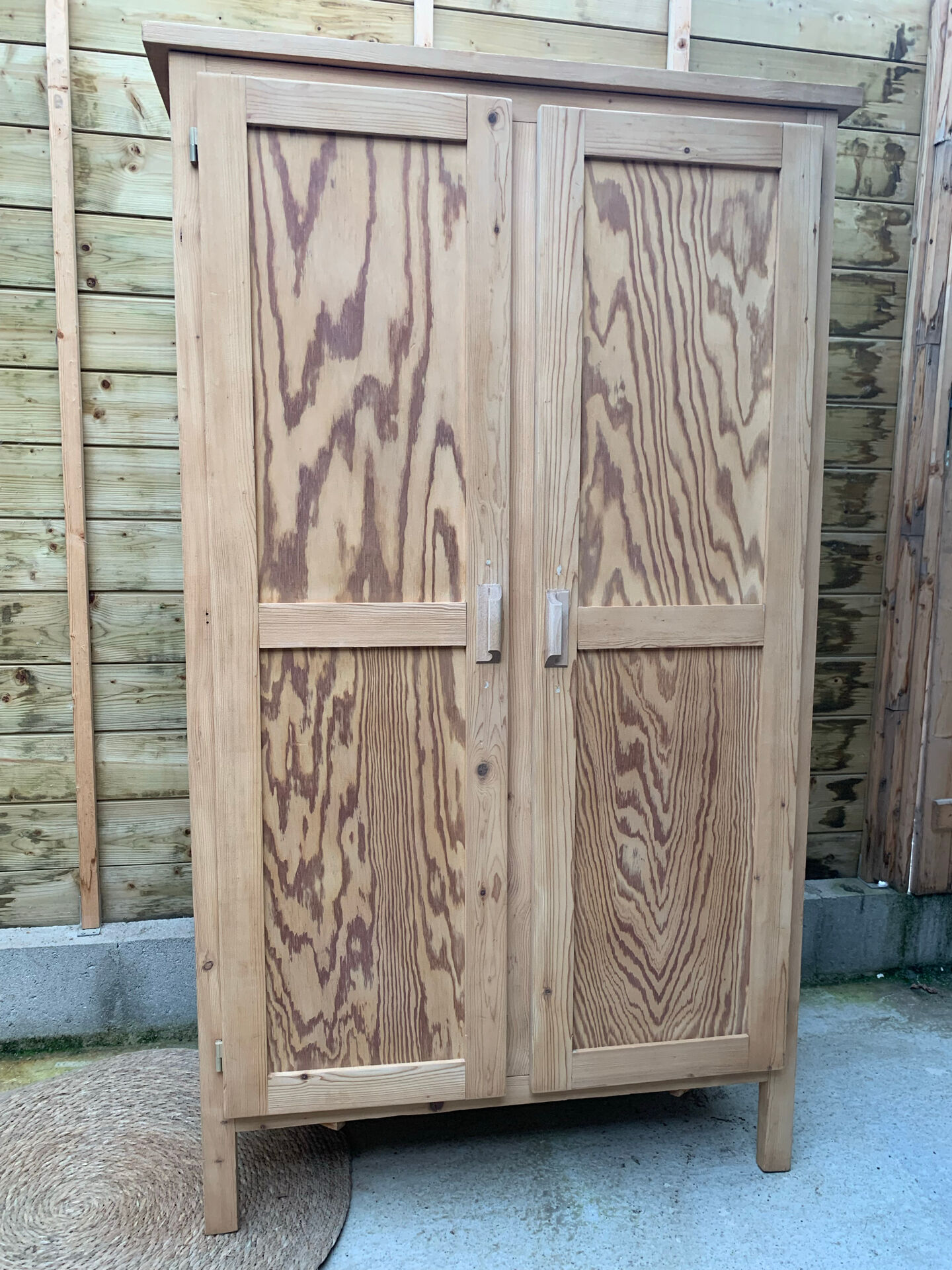 Armoire parisienne