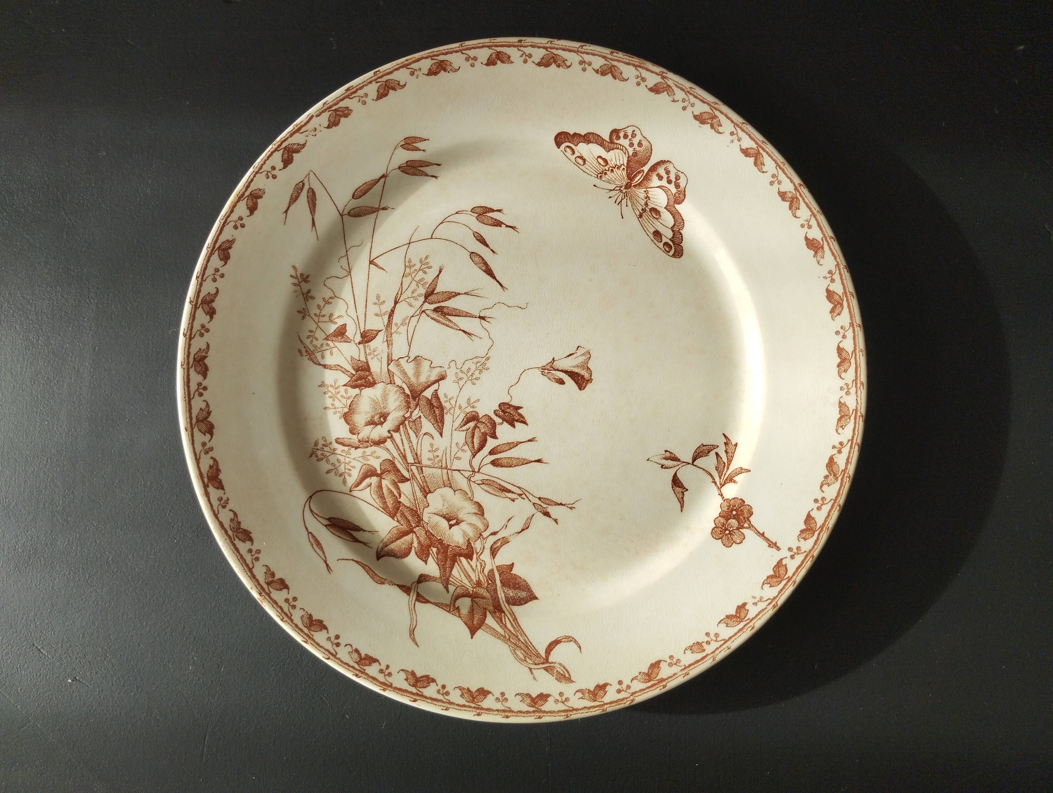 Assiette plate Sarreguemines U&C « Carmen » en terre de fer