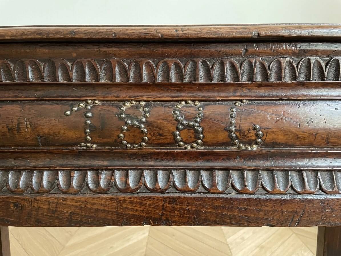 Armoire normande ancienne en bois sculpté 1886