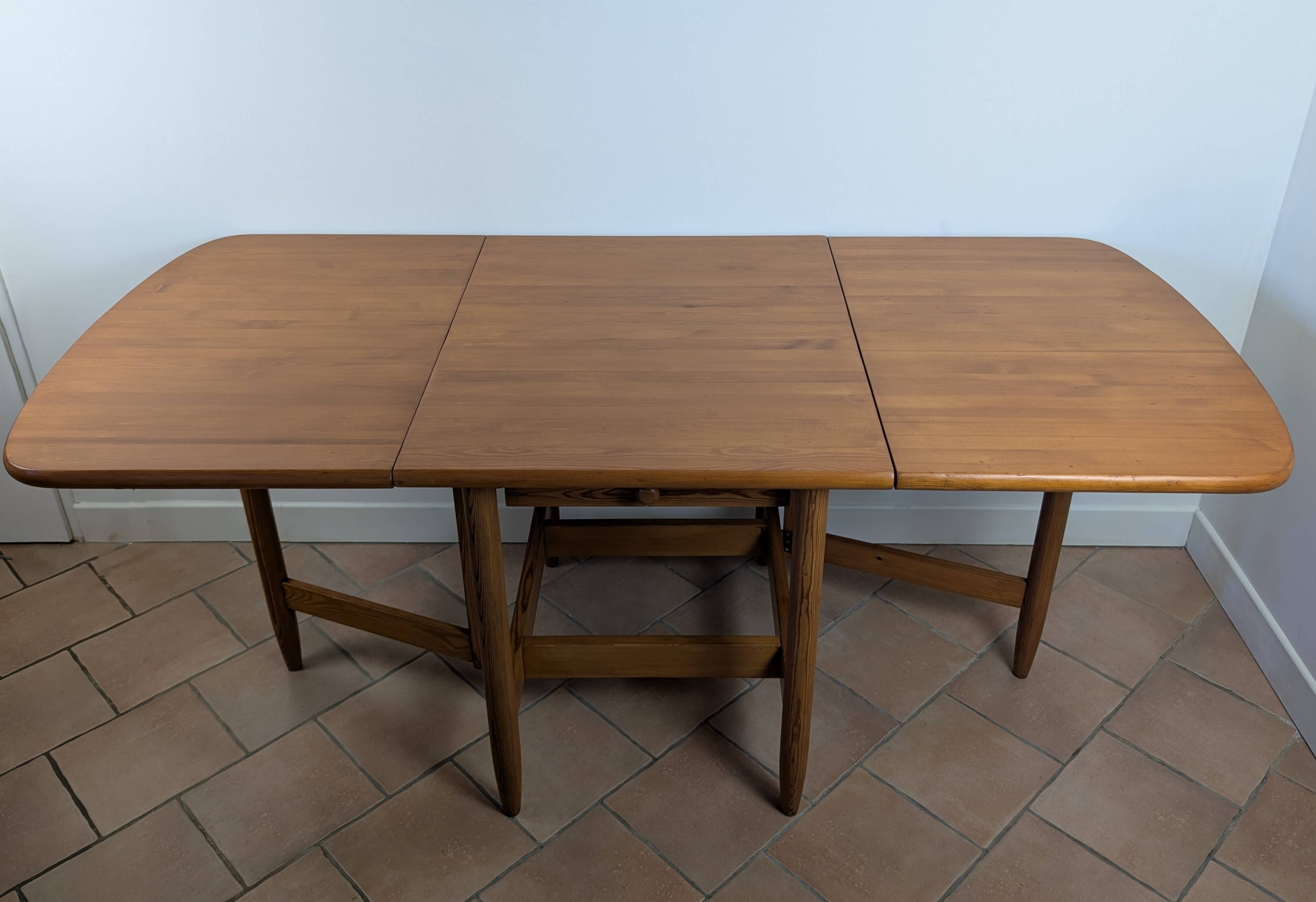 Table en pin massif Eero Aarnio