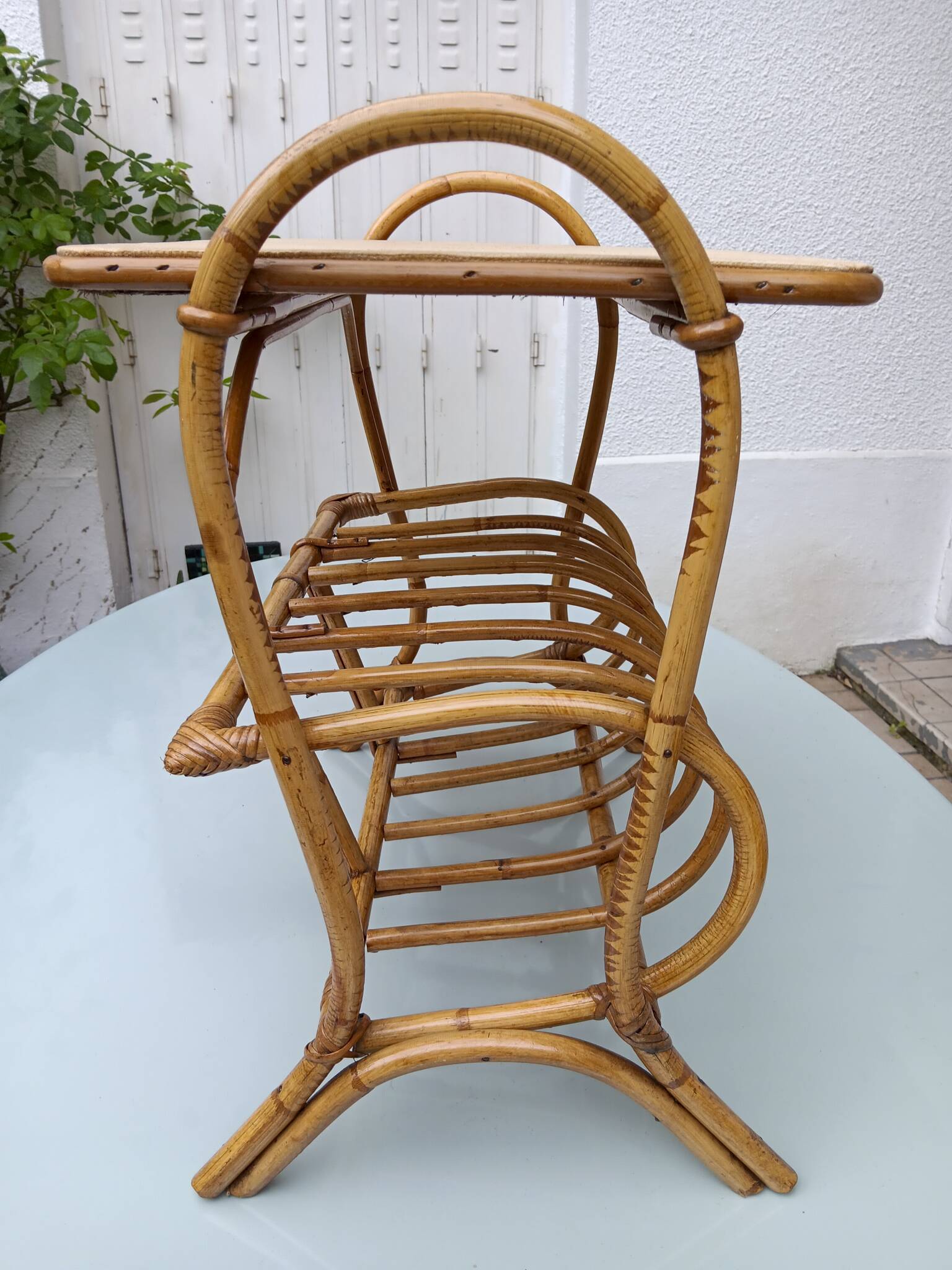 Rattan side table, magazine rack or record rack. Vintage 60s.