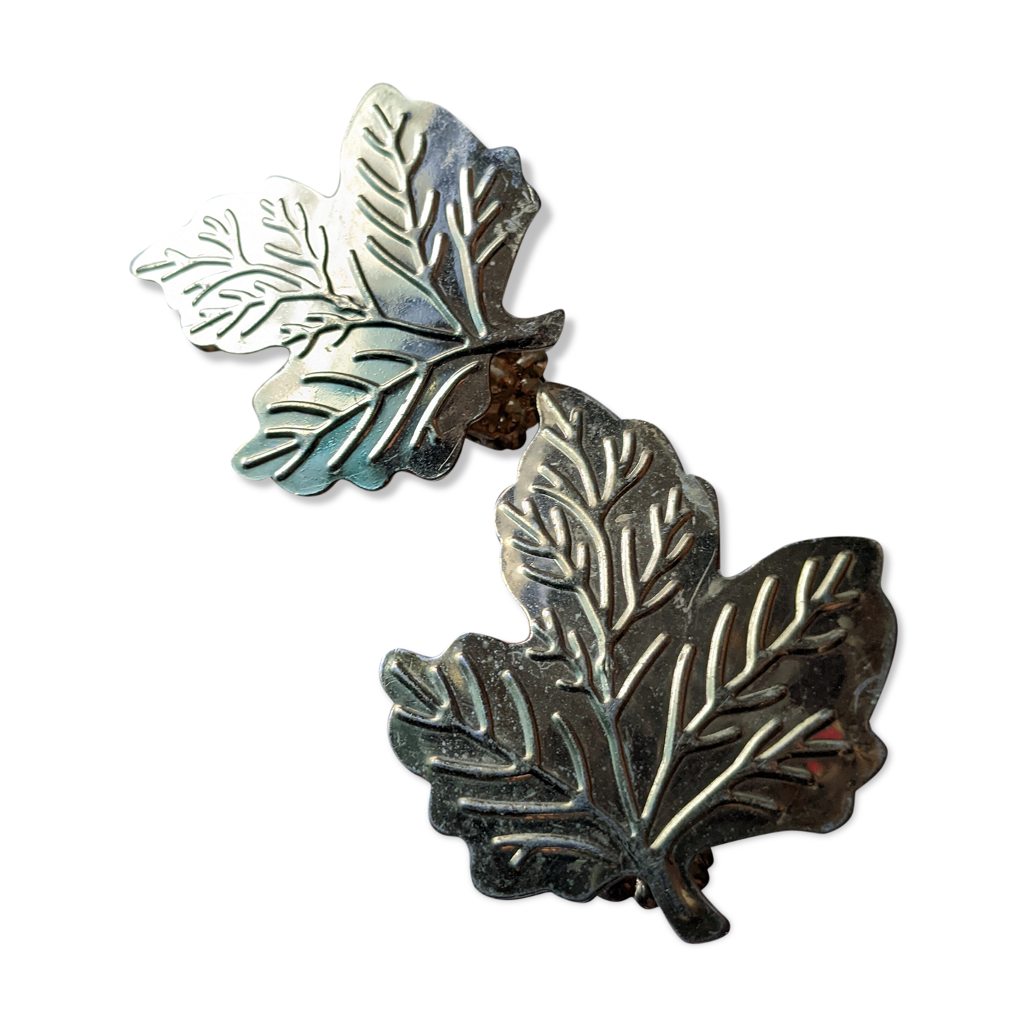 2 golden leaf curtain clips